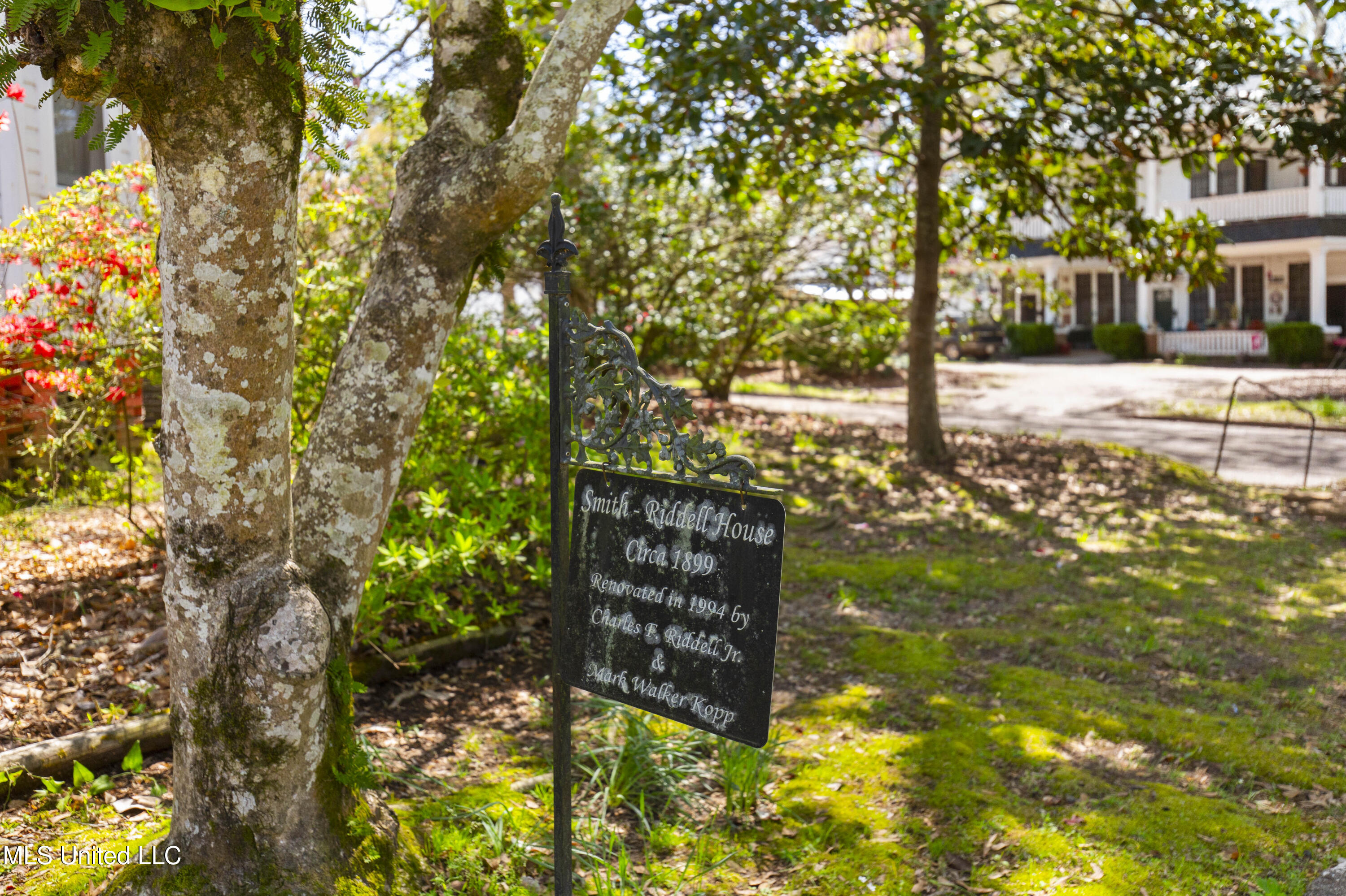 140 E Semmes Street Property Photo 7