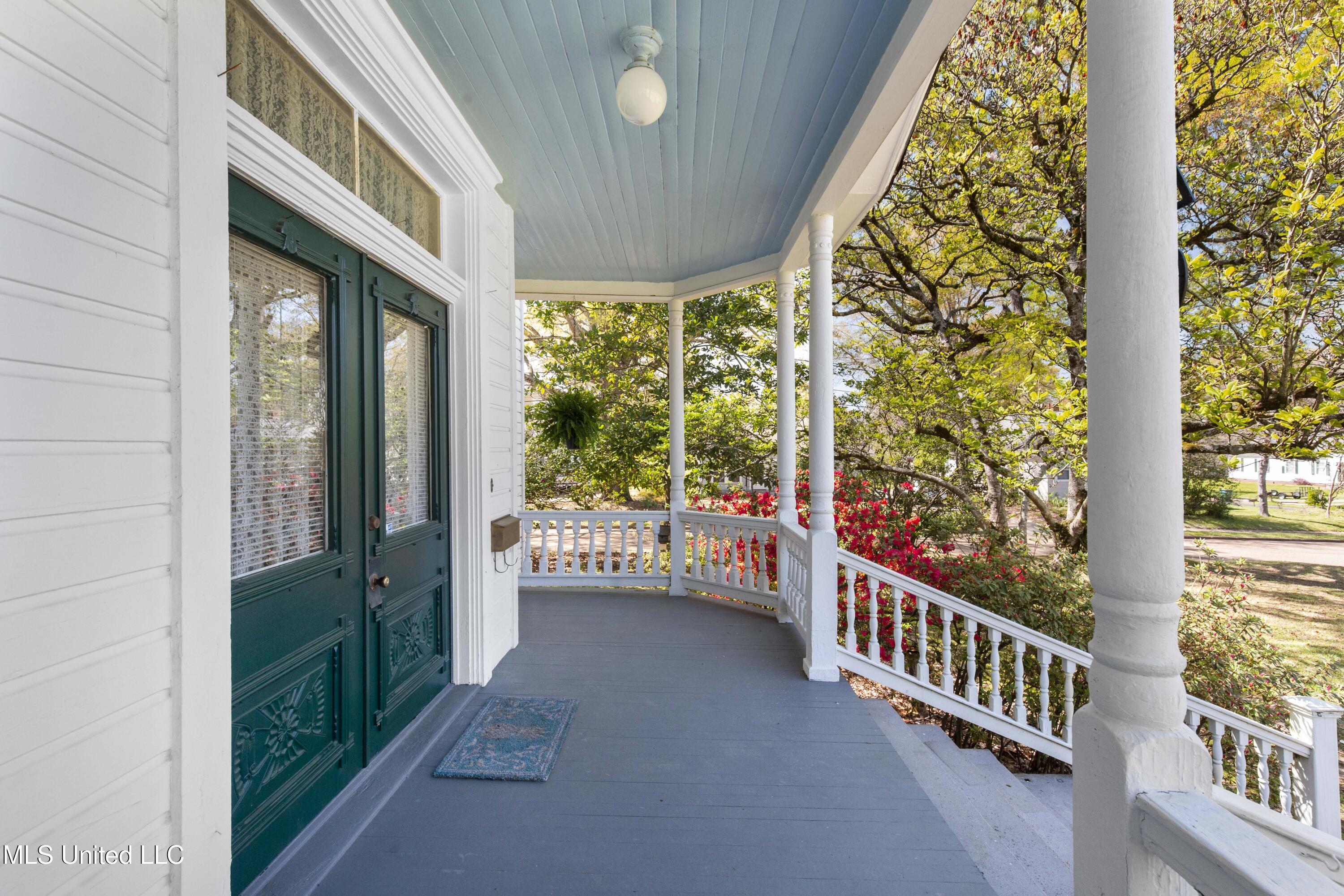 140 E Semmes Street Property Photo 8