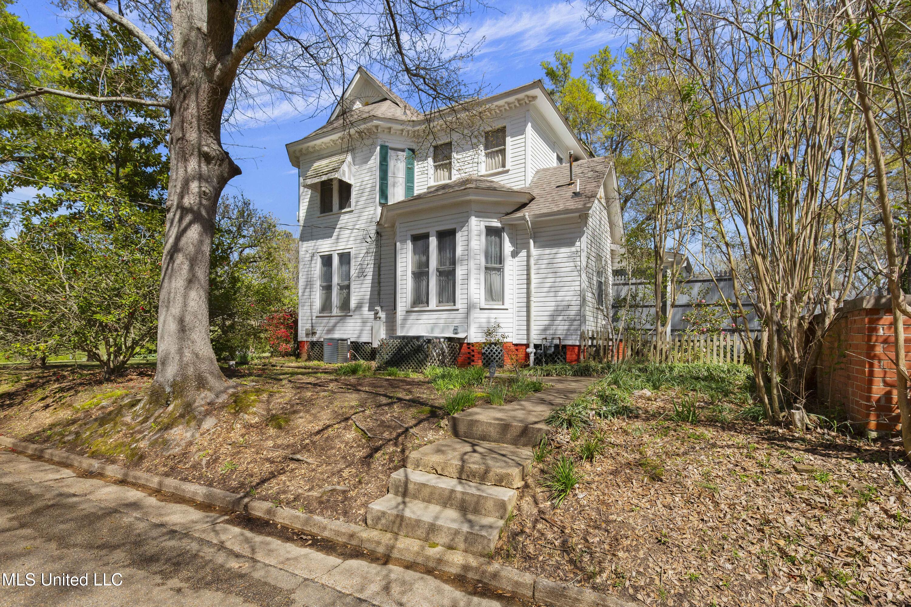 140 E Semmes Street Property Photo 13