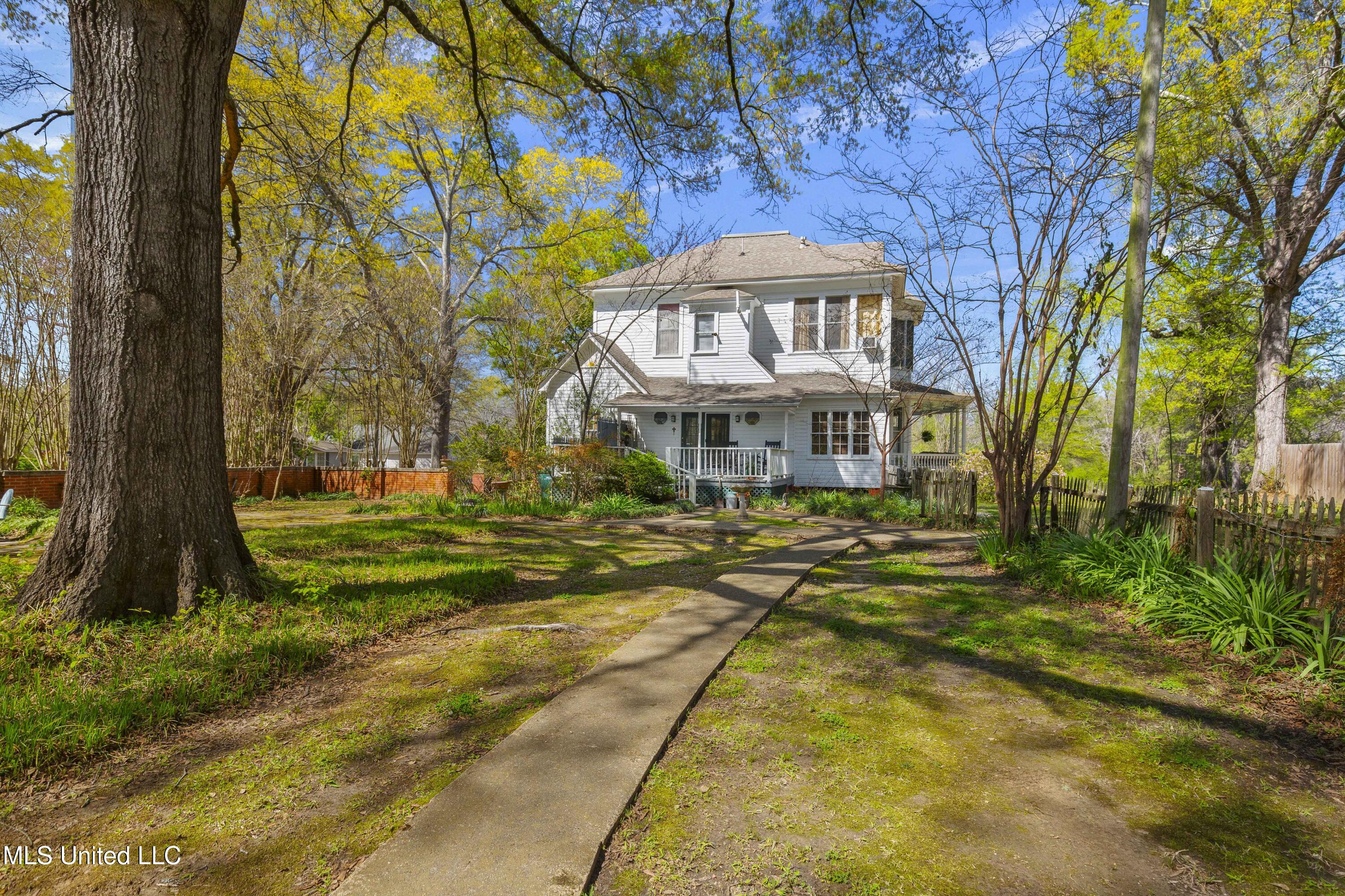 140 E Semmes Street Property Photo 16
