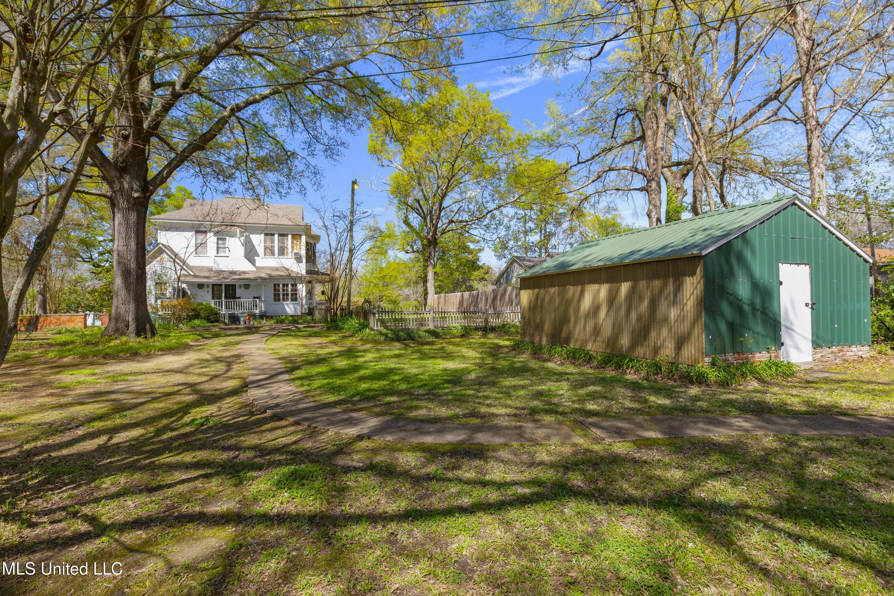 140 E Semmes Street Property Photo 17