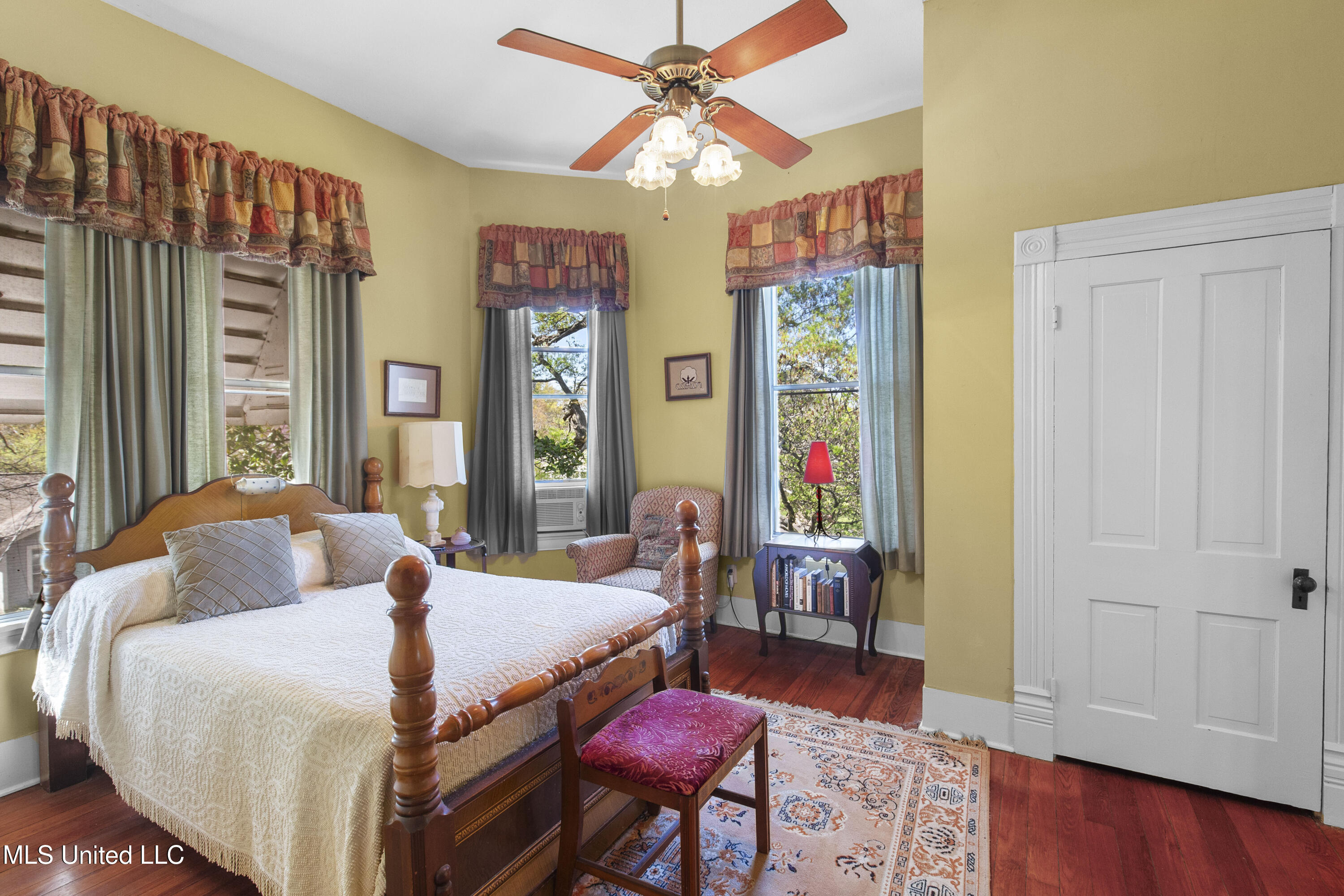 140 E Semmes Street Property Photo 53