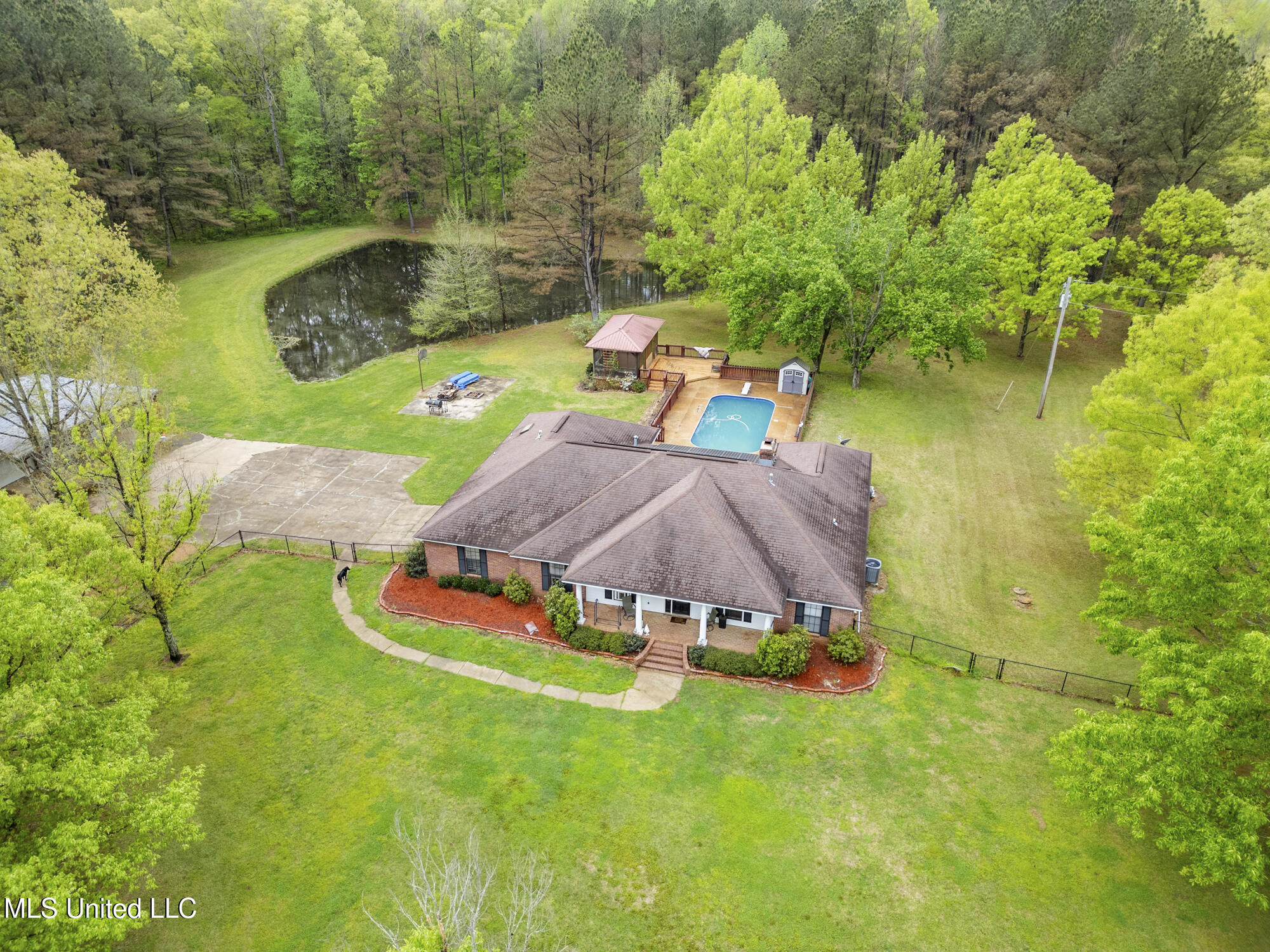 137 Falcon Ridge Drive Property Photo 2