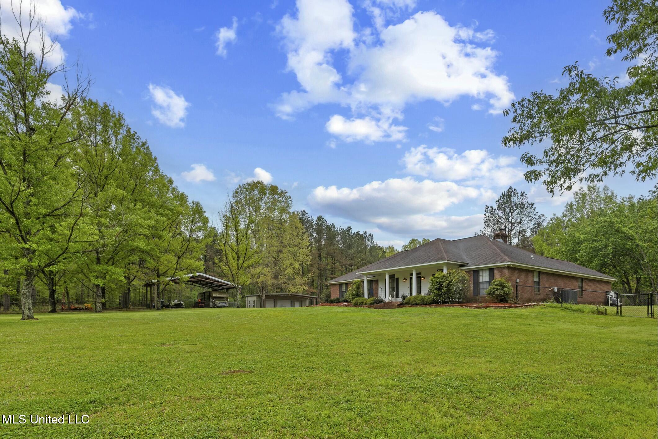 137 Falcon Ridge Drive Property Photo 4