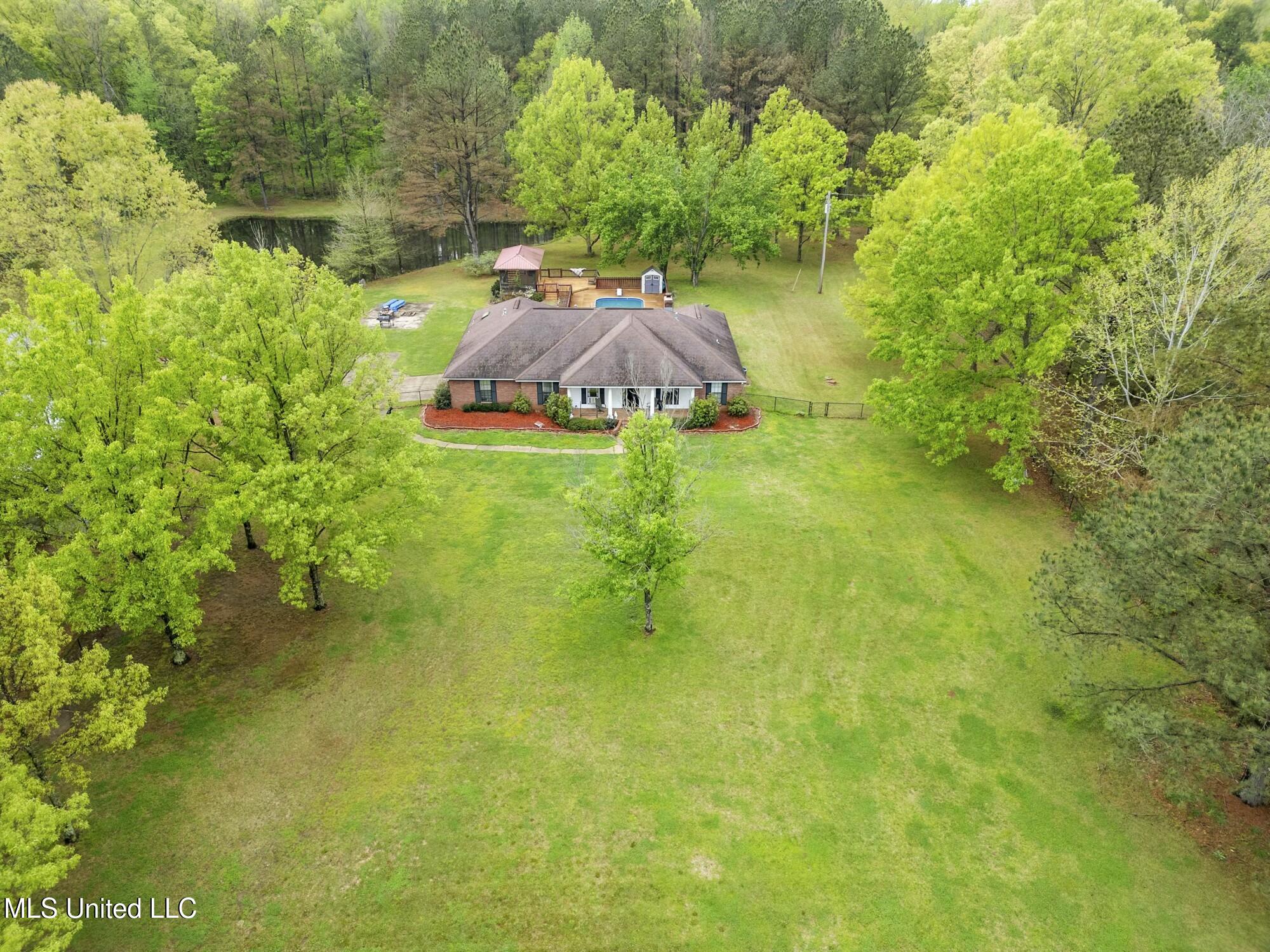 137 Falcon Ridge Drive Property Photo 5