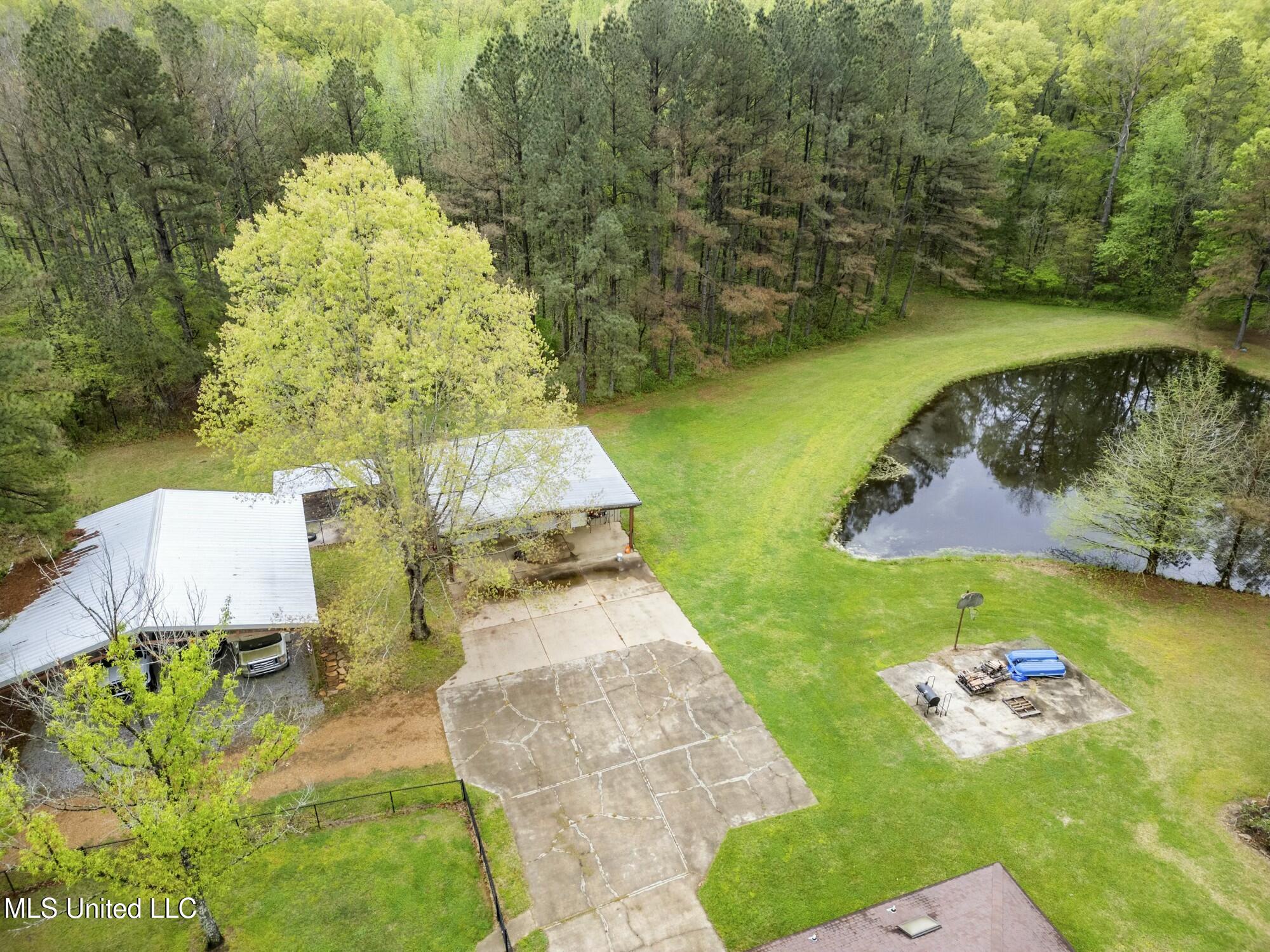 137 Falcon Ridge Drive Property Photo 7