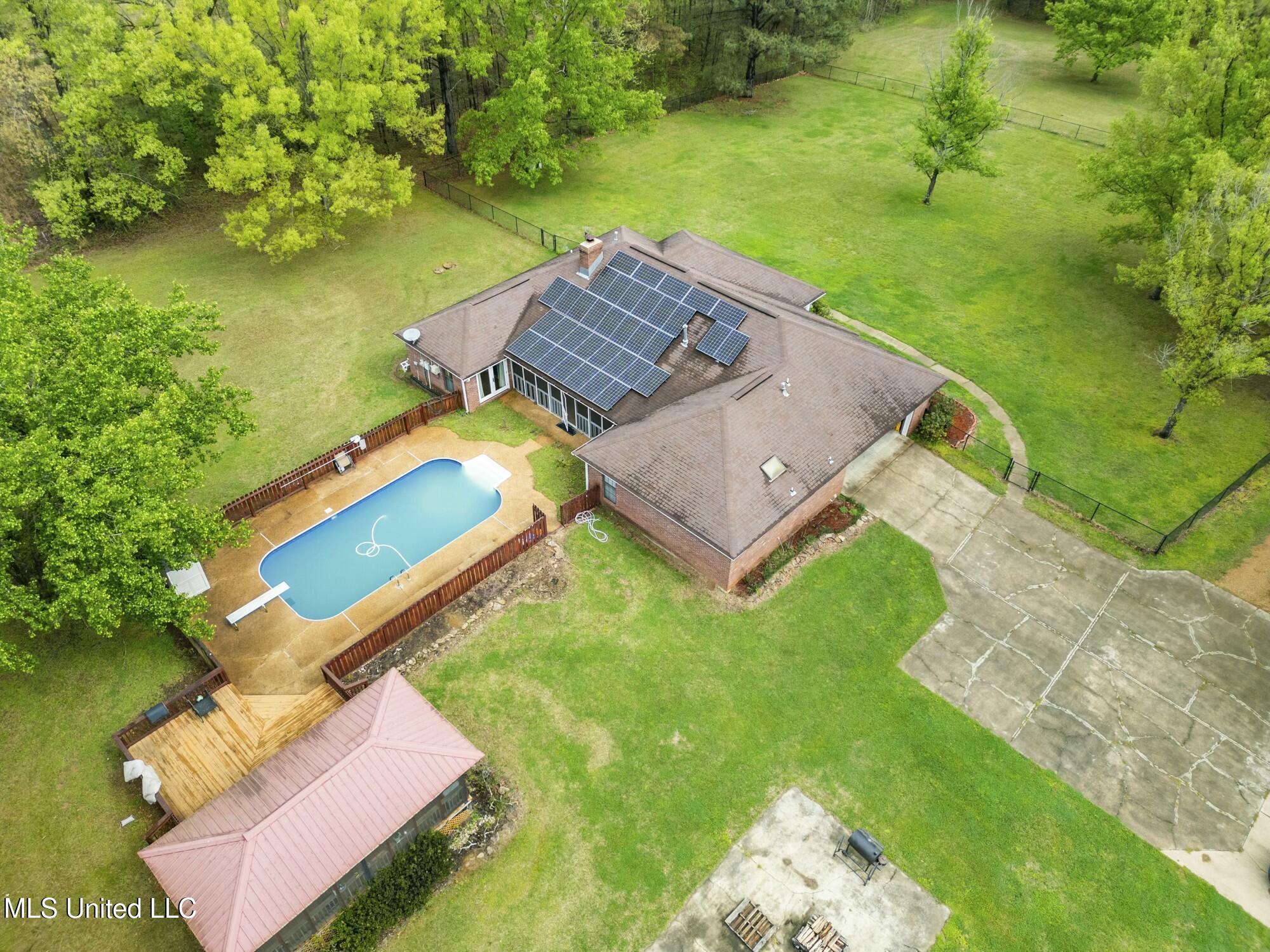 137 Falcon Ridge Drive Property Photo 8