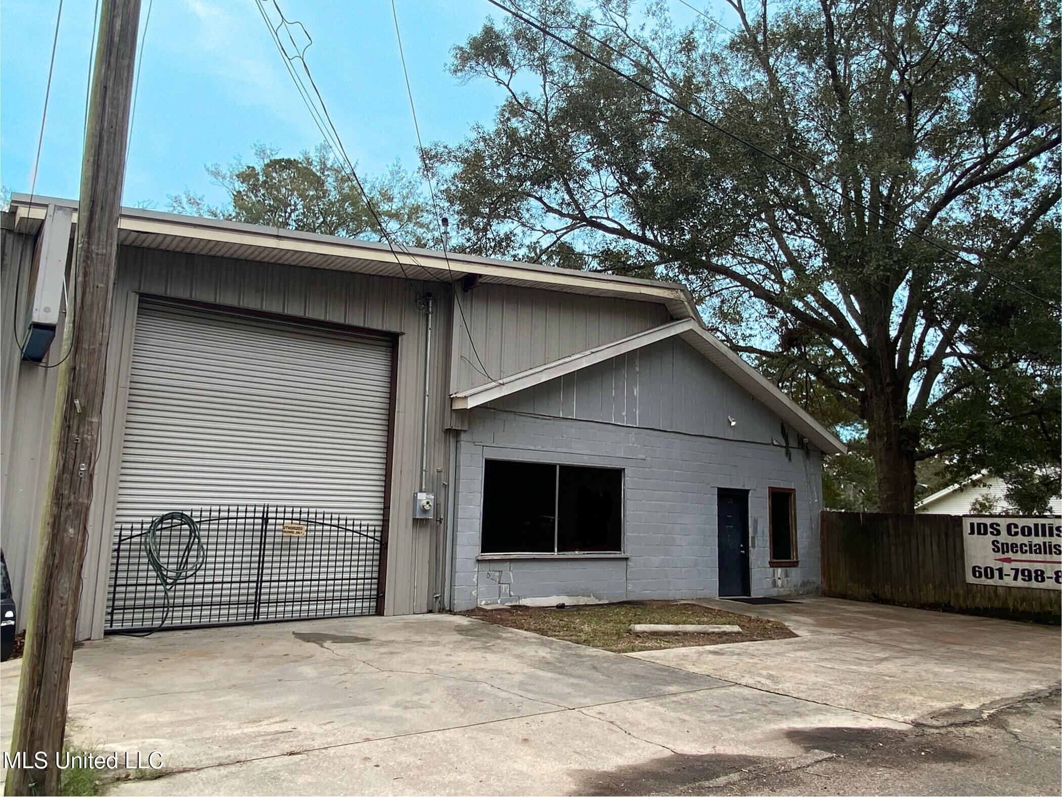 105 S S Columbia St Street Property Photo 1