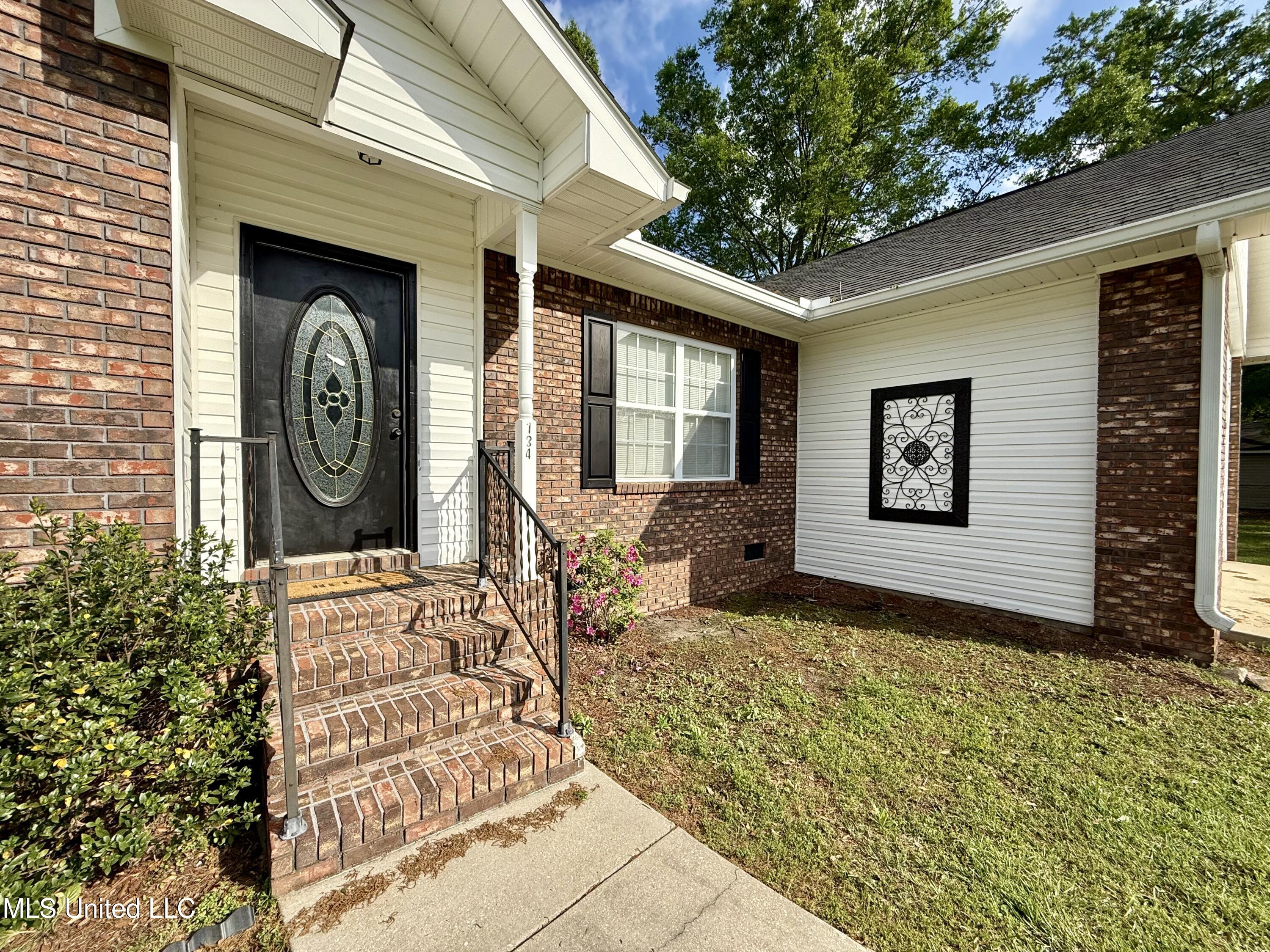 ...134 Live Oak Drive Property Photo 4