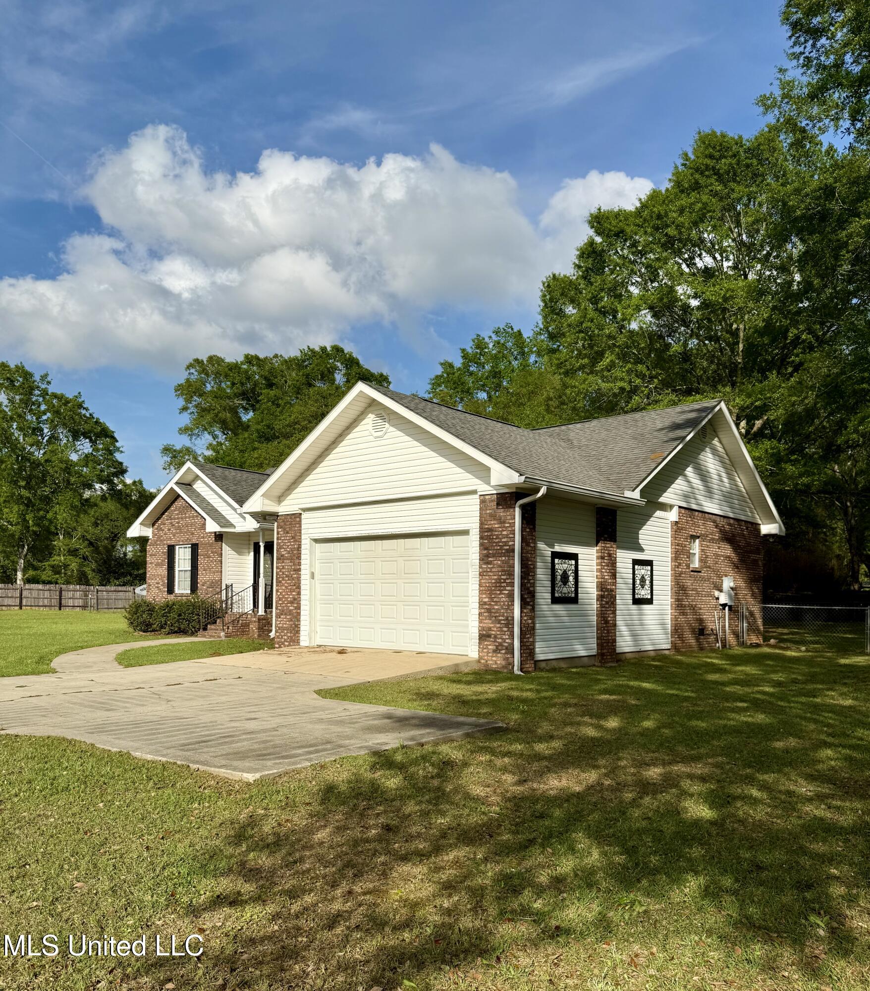 ...134 Live Oak Drive Property Photo 5