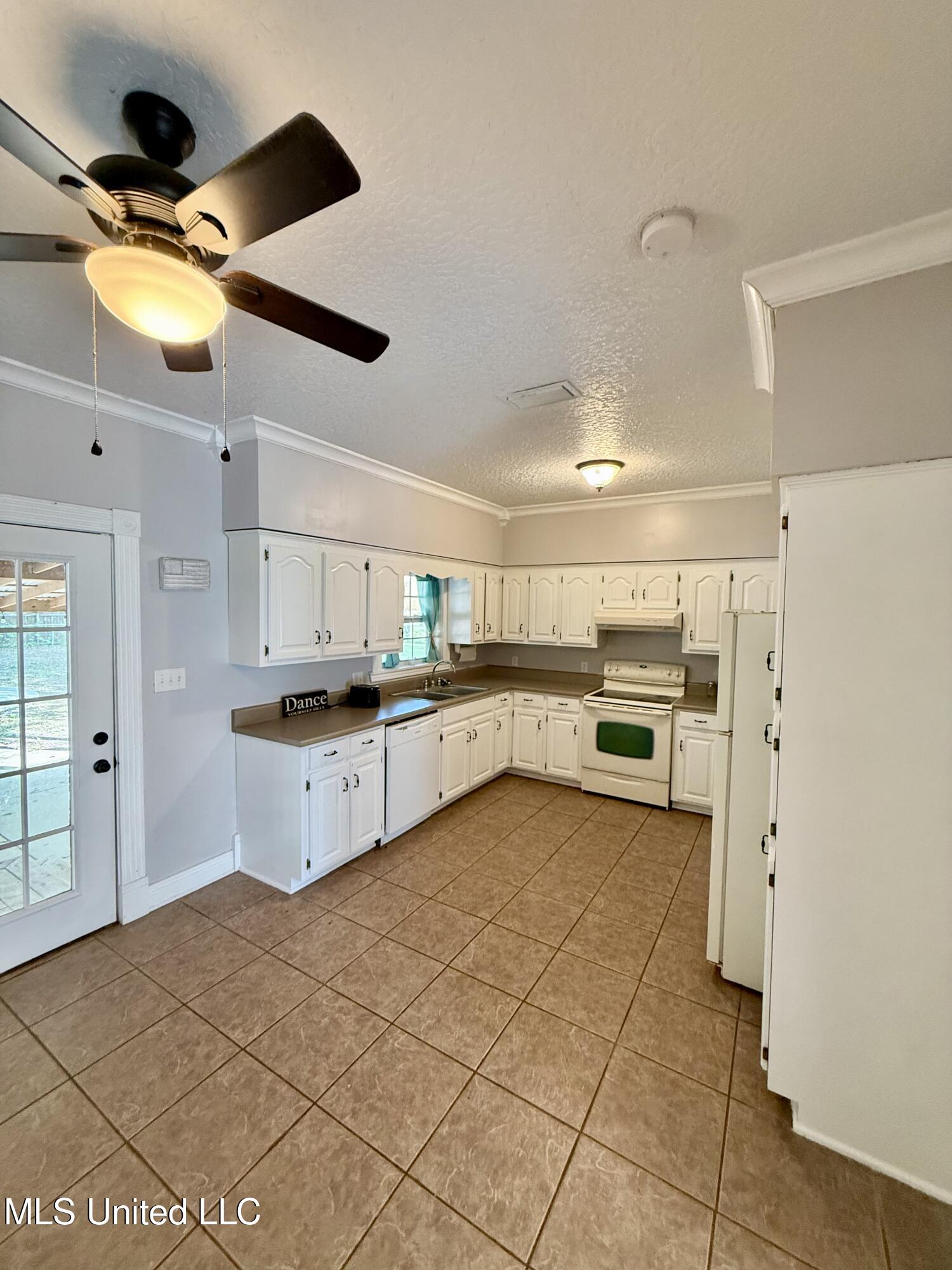 ...134 Live Oak Drive Property Photo 7