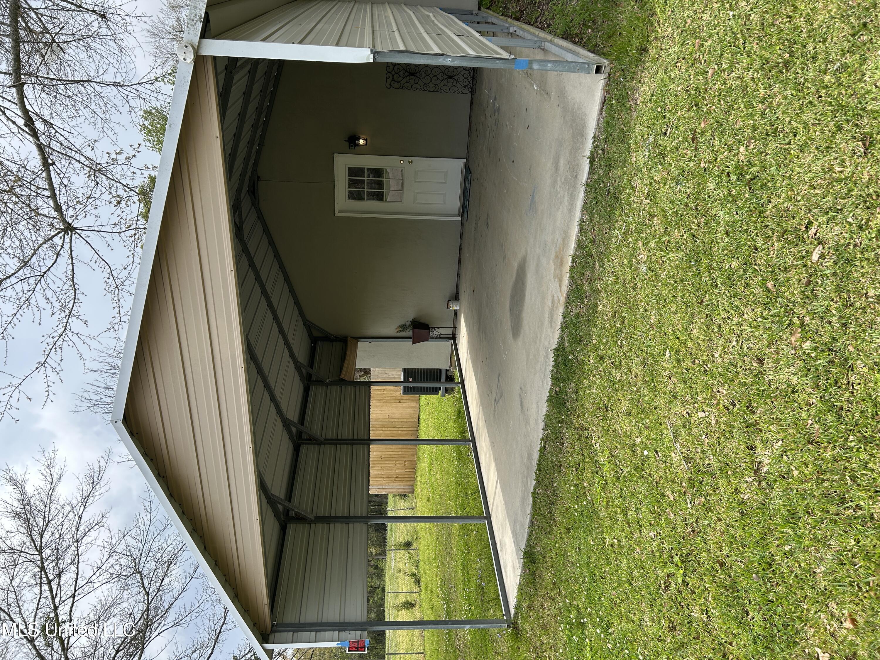 3305 Race Track Road Property Photo 1