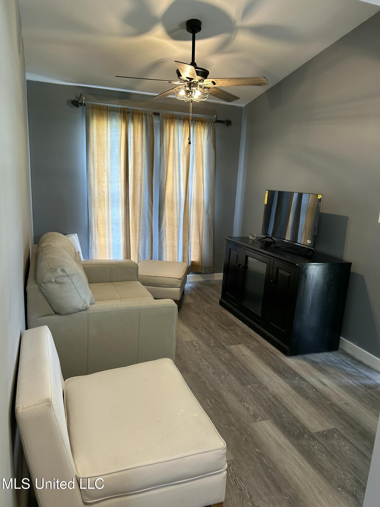 3305 Race Track Road Property Photo 4