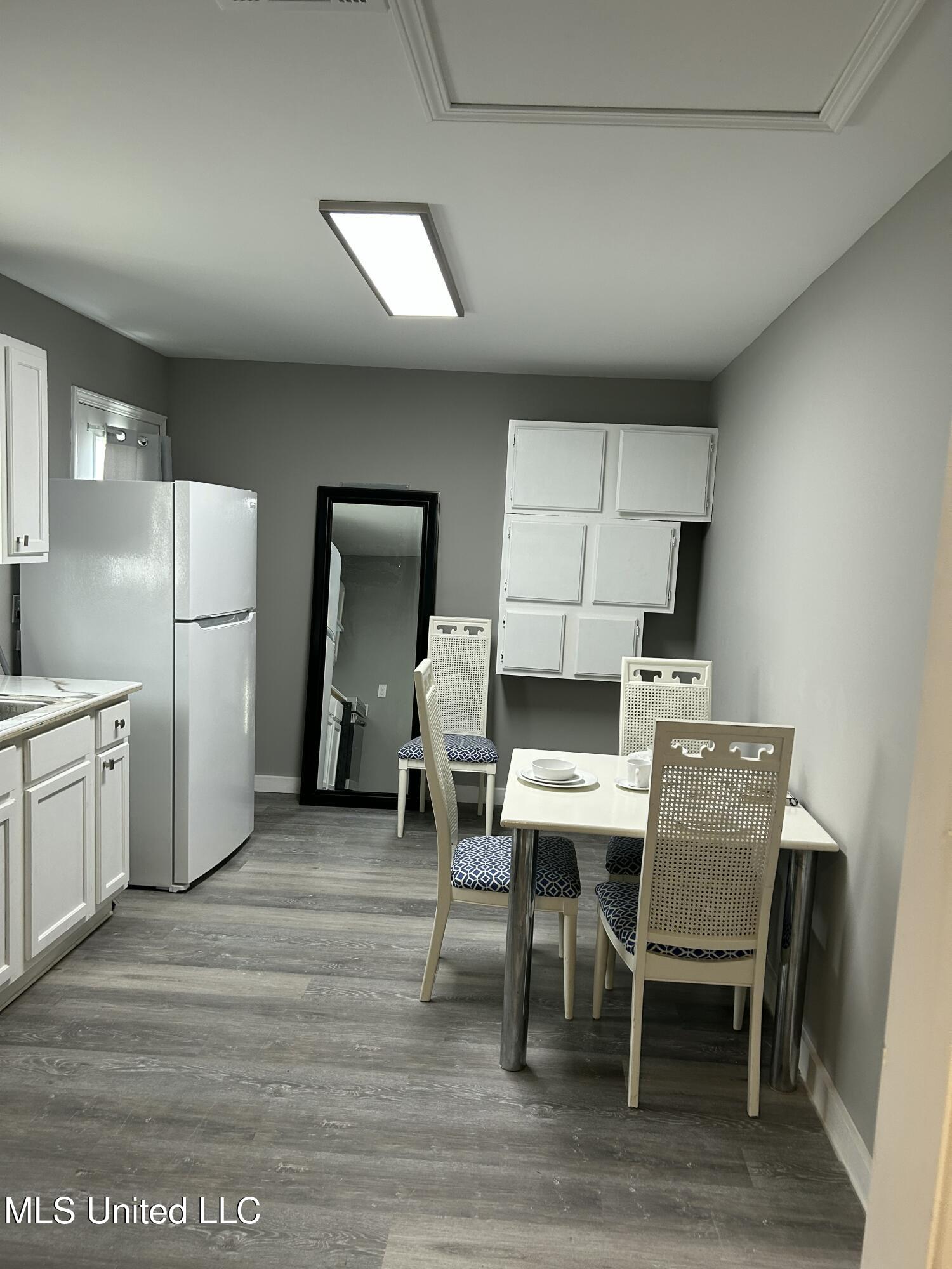 3305 Race Track Road Property Photo 7