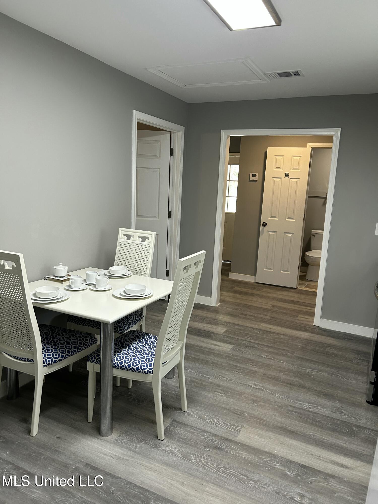 3305 Race Track Road Property Photo 8