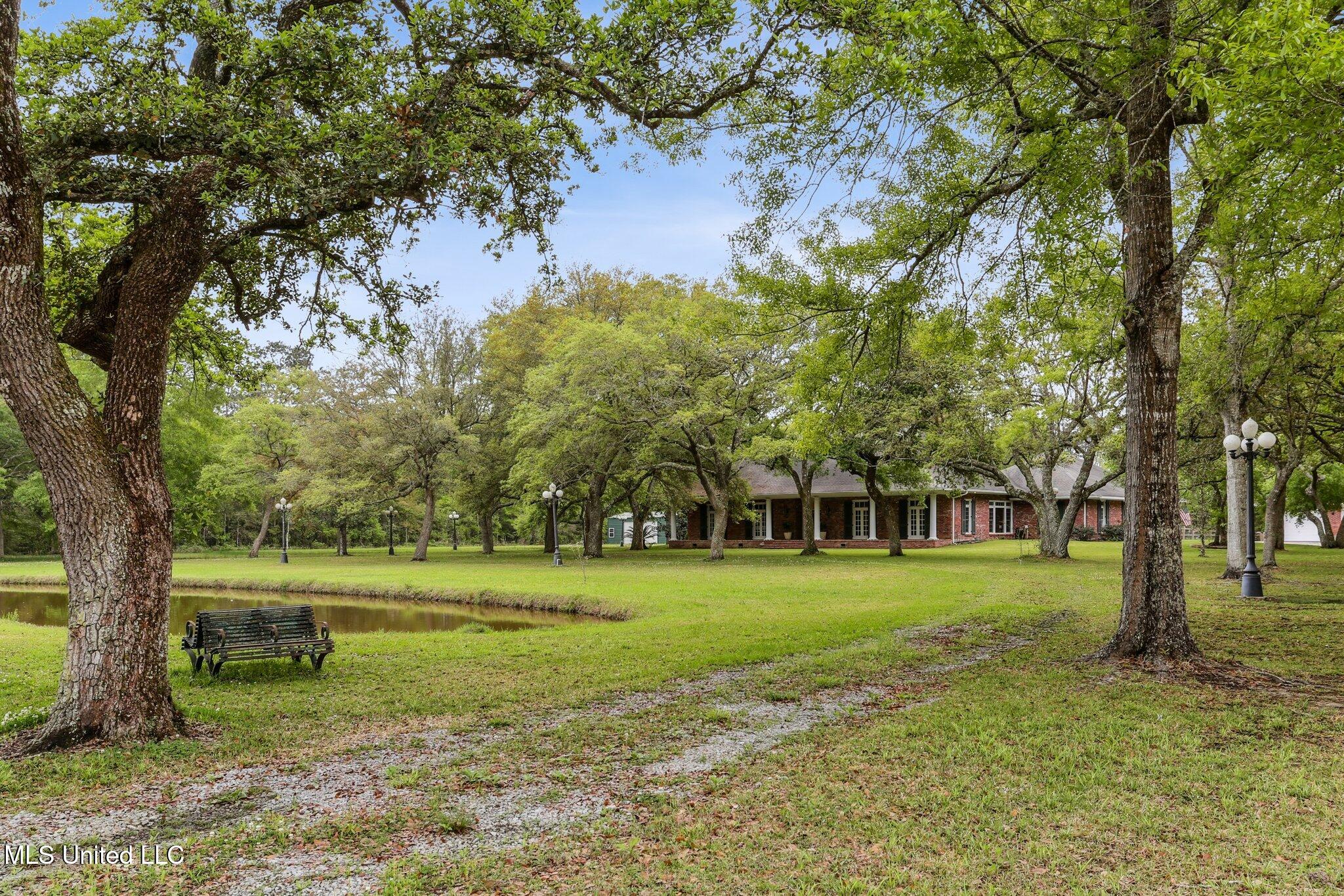 421 Starling Drive Property Photo 4
