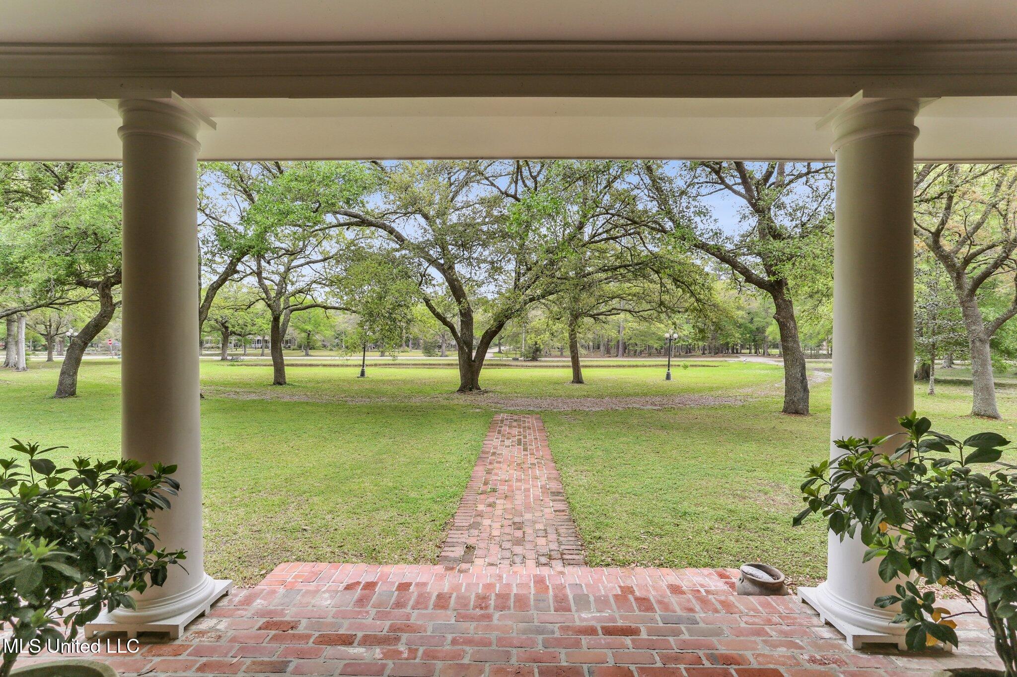 421 Starling Drive Property Photo 7