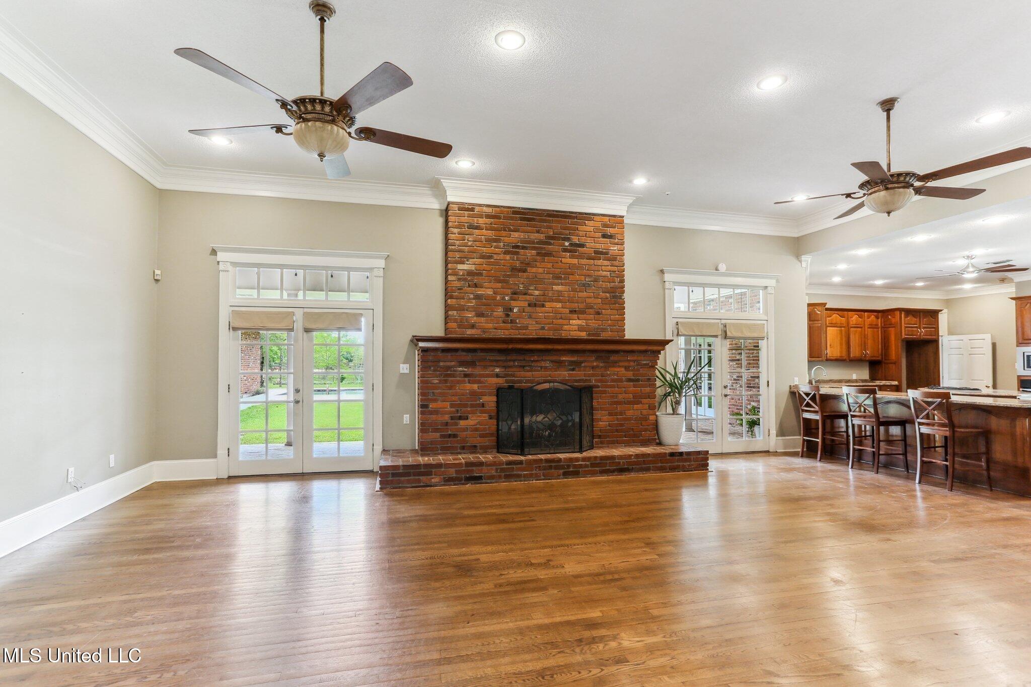 421 Starling Drive Property Photo 8