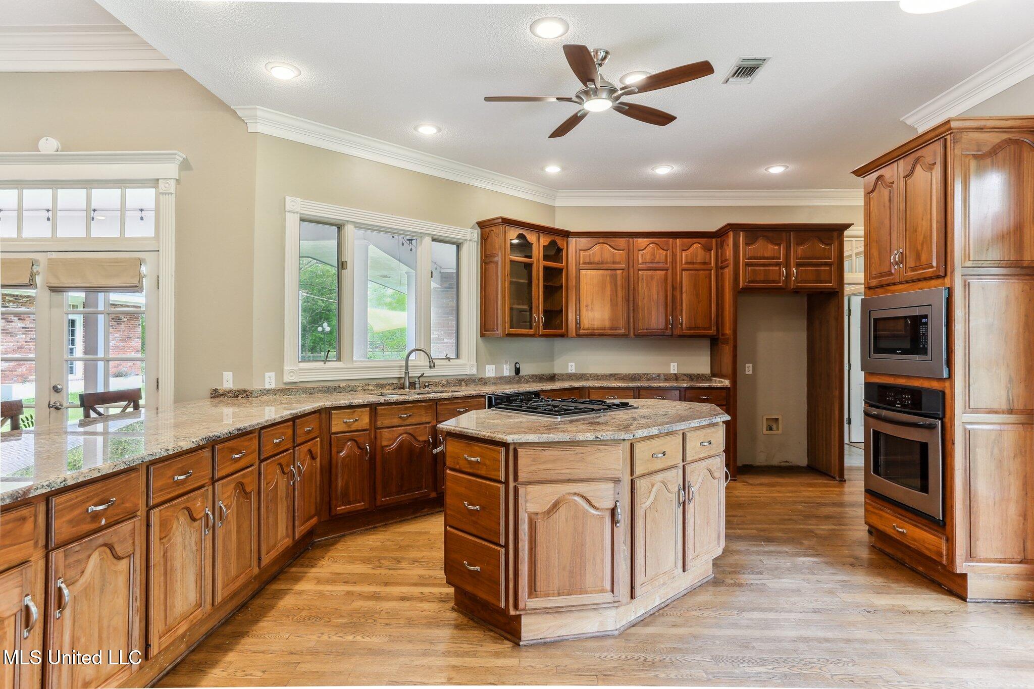 421 Starling Drive Property Photo 12
