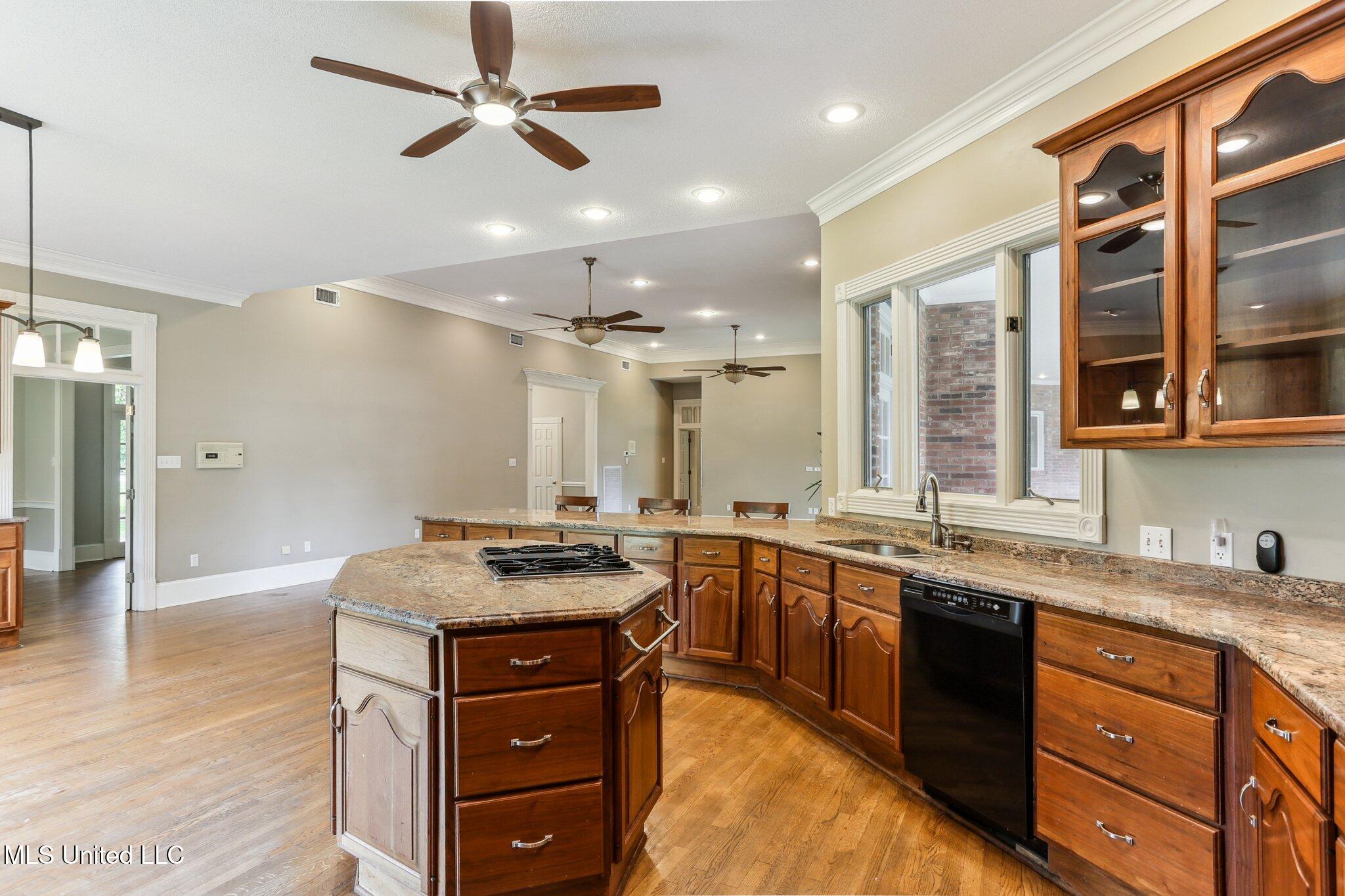 421 Starling Drive Property Photo 13