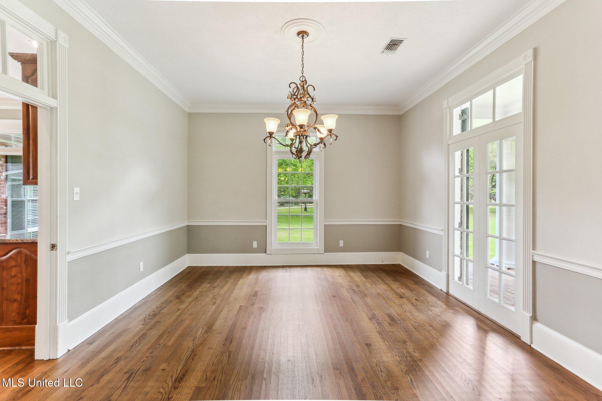 421 Starling Drive Property Photo 14