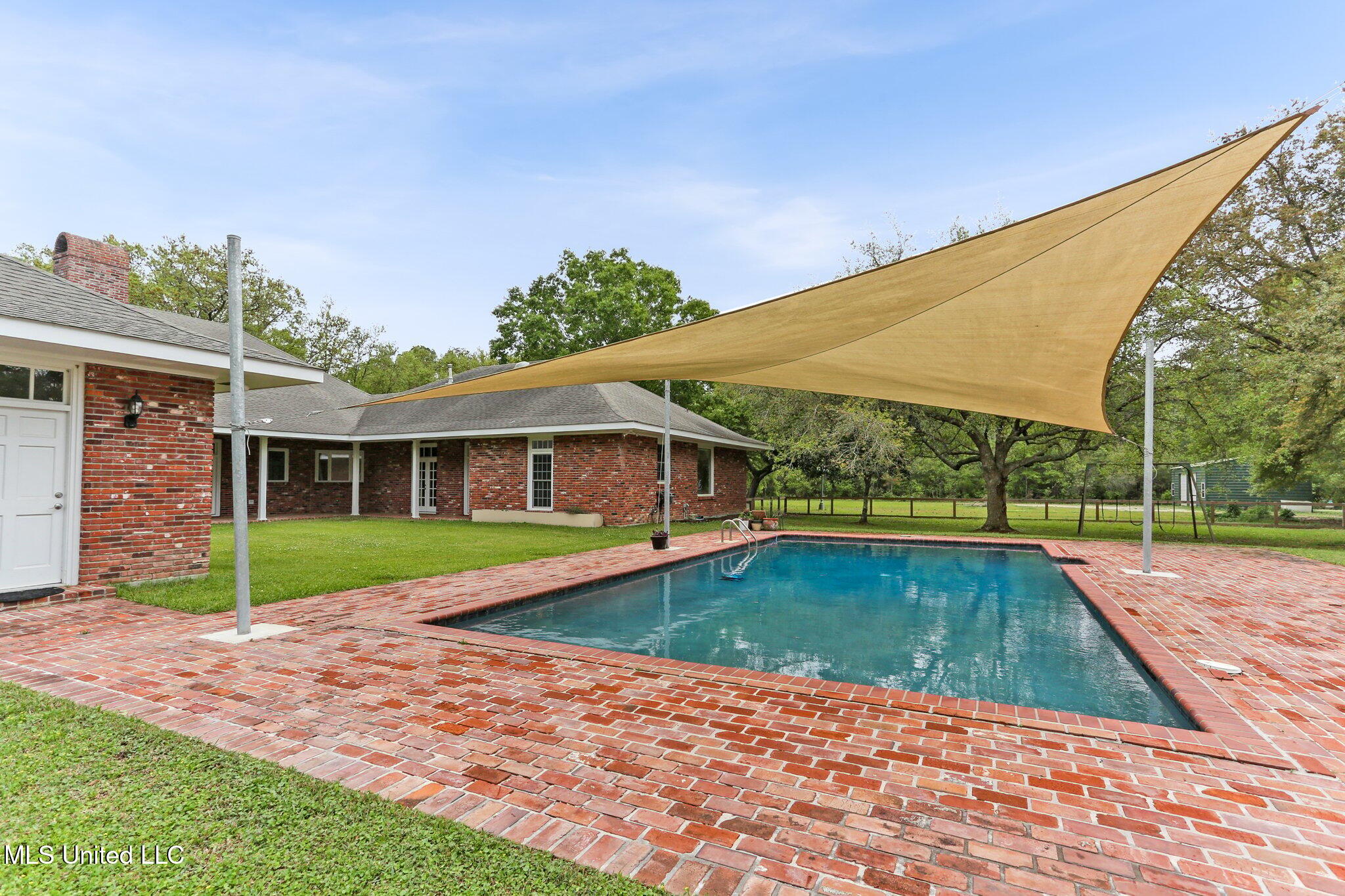 421 Starling Drive Property Photo 34