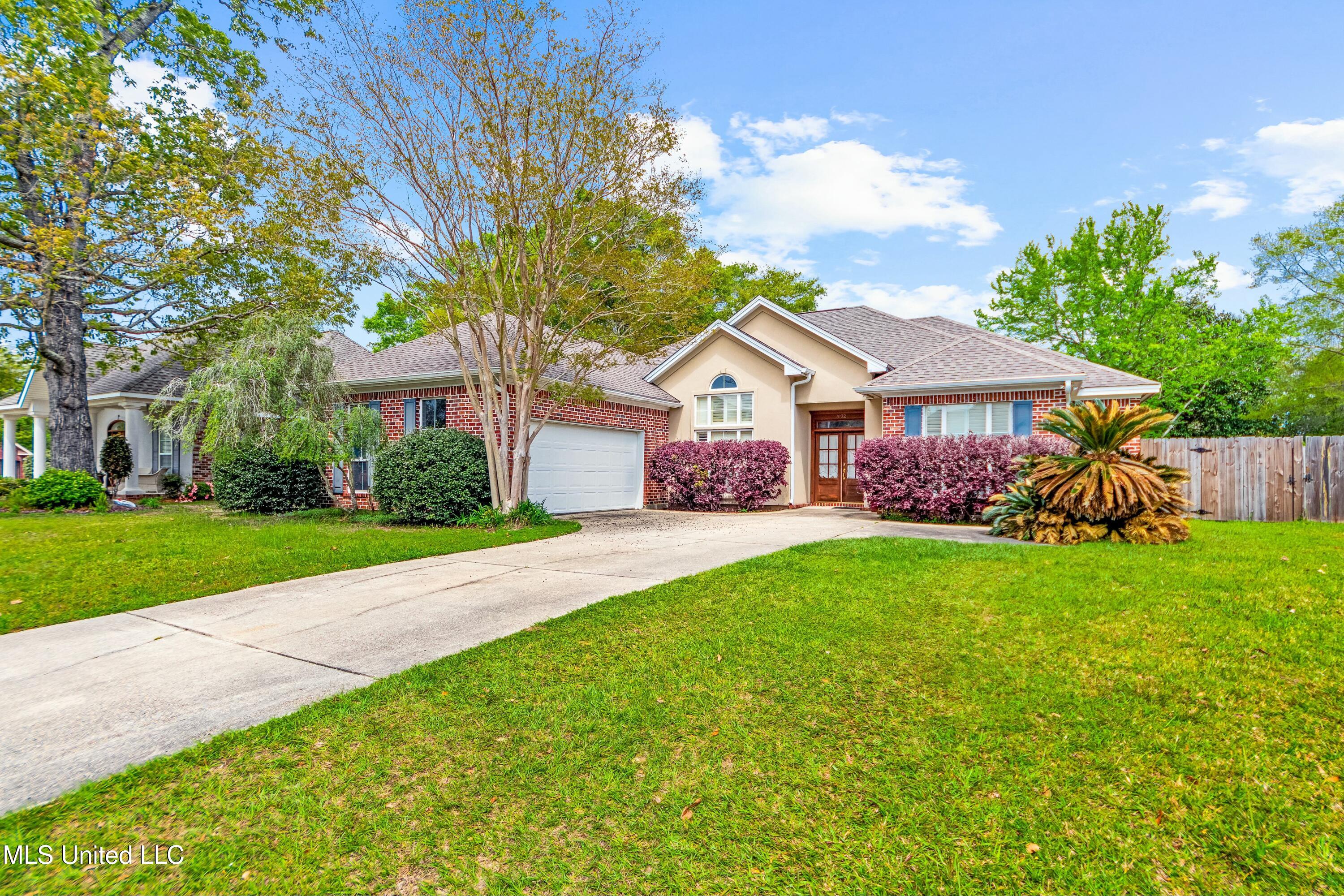 2032 Englewood Drive Property Photo 1