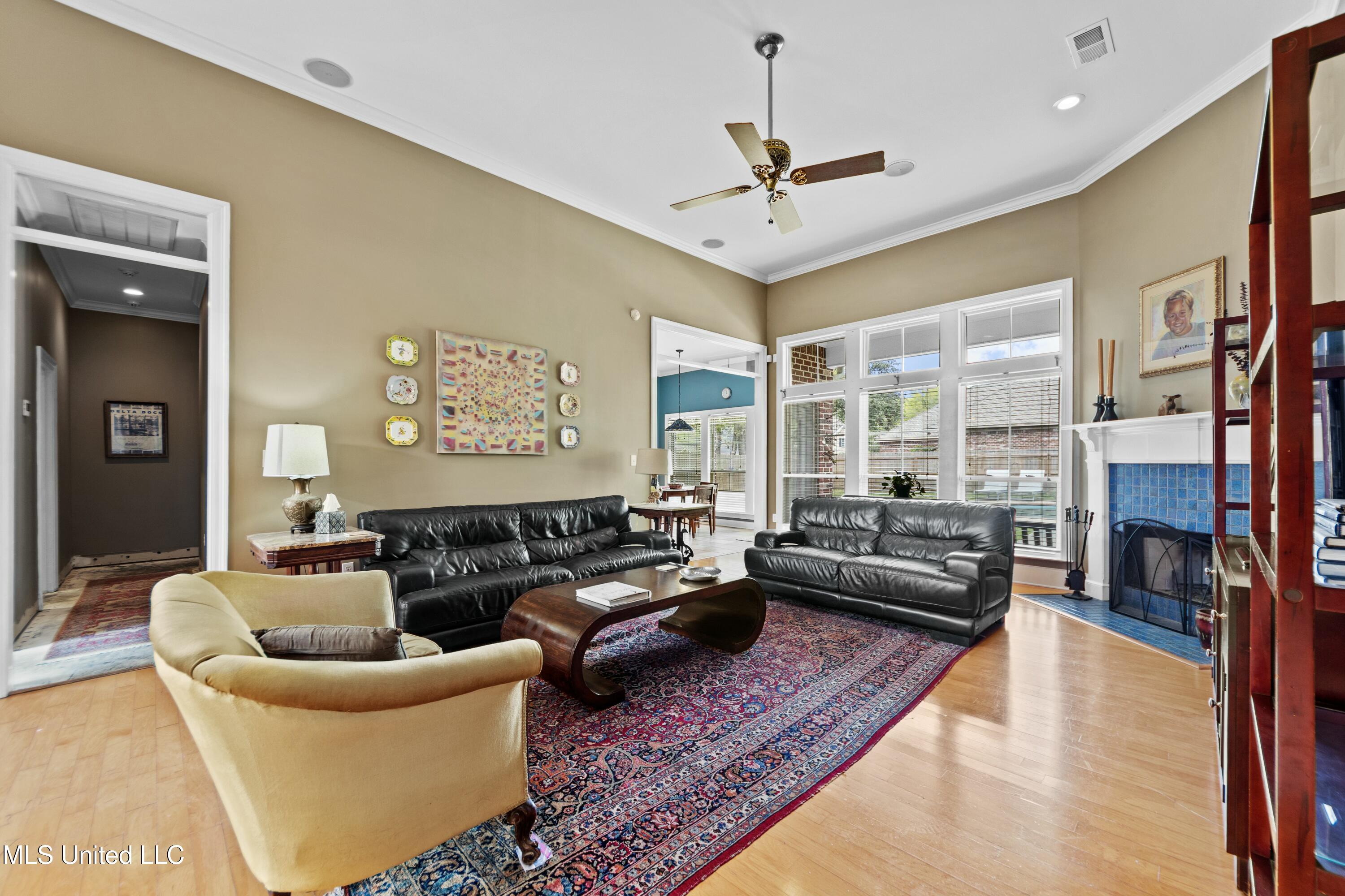 2032 Englewood Drive Property Photo 6