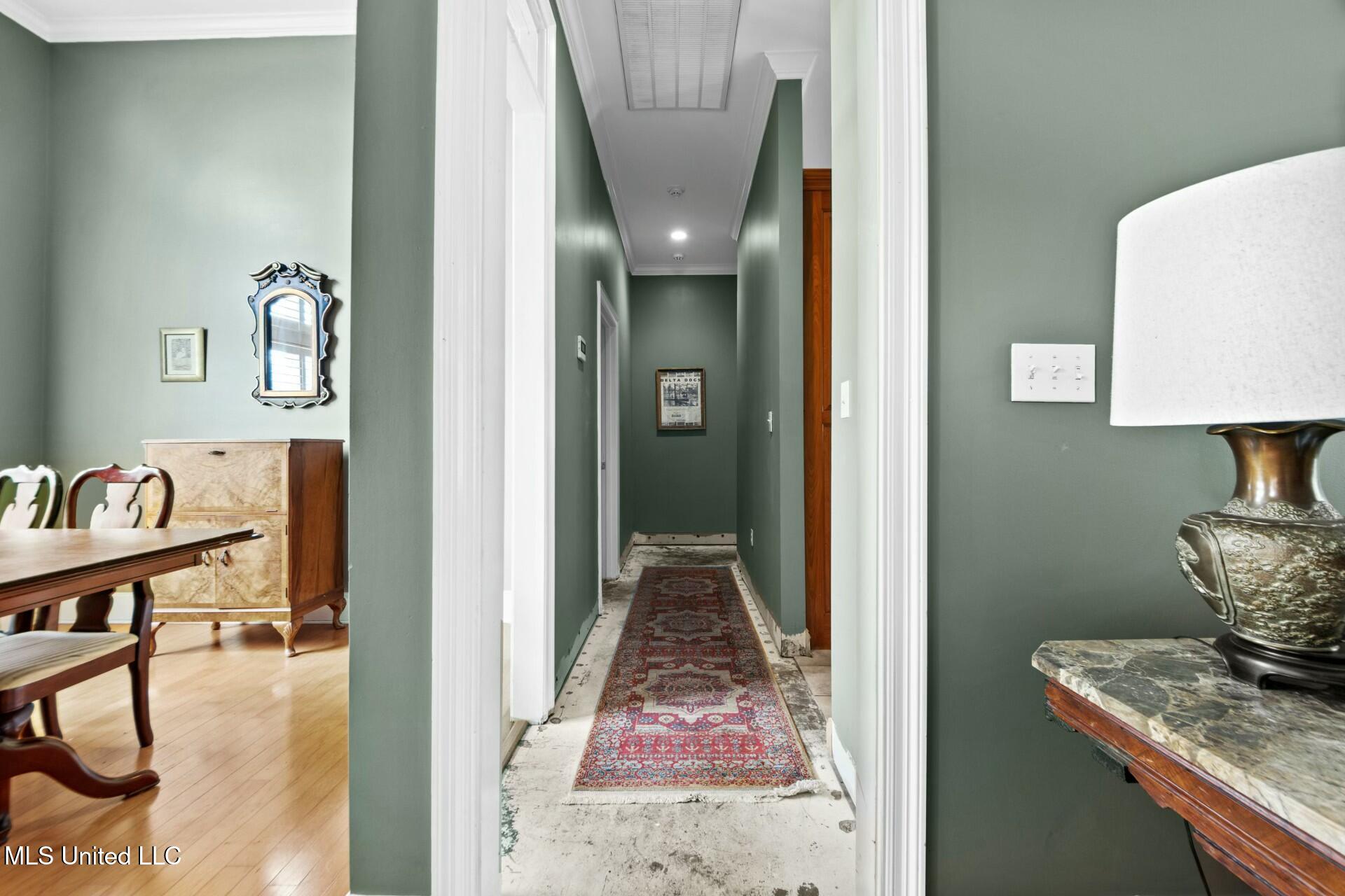 2032 Englewood Drive Property Photo 8