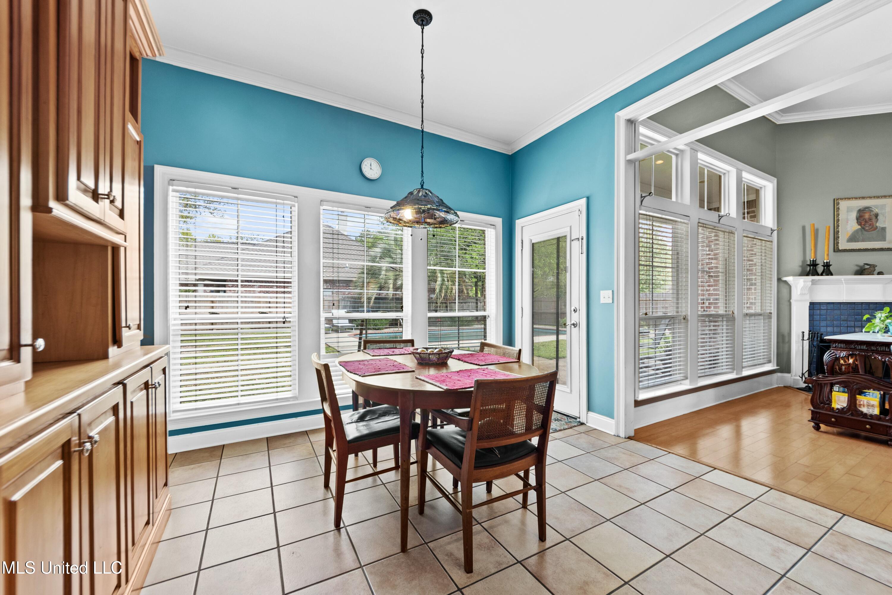 2032 Englewood Drive Property Photo 9