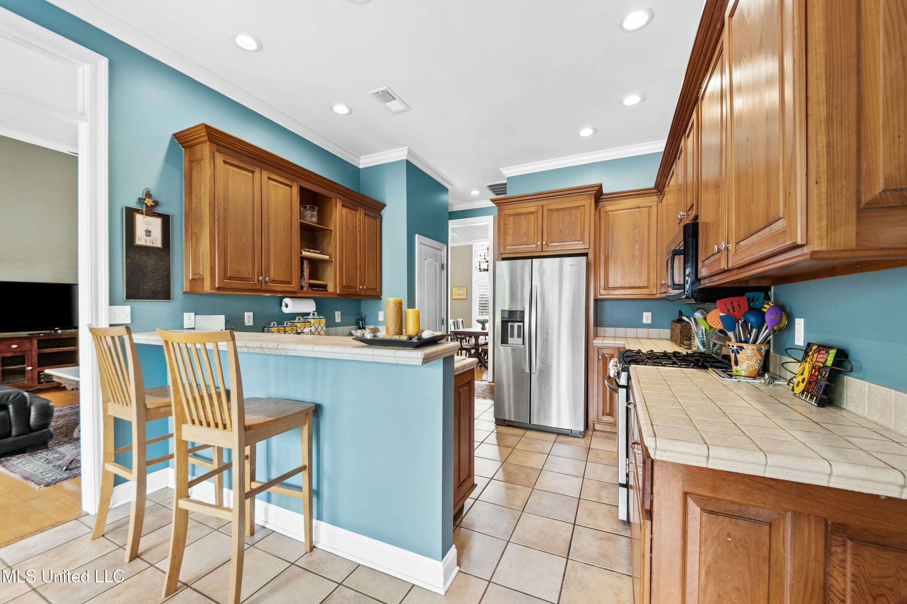 2032 Englewood Drive Property Photo 10