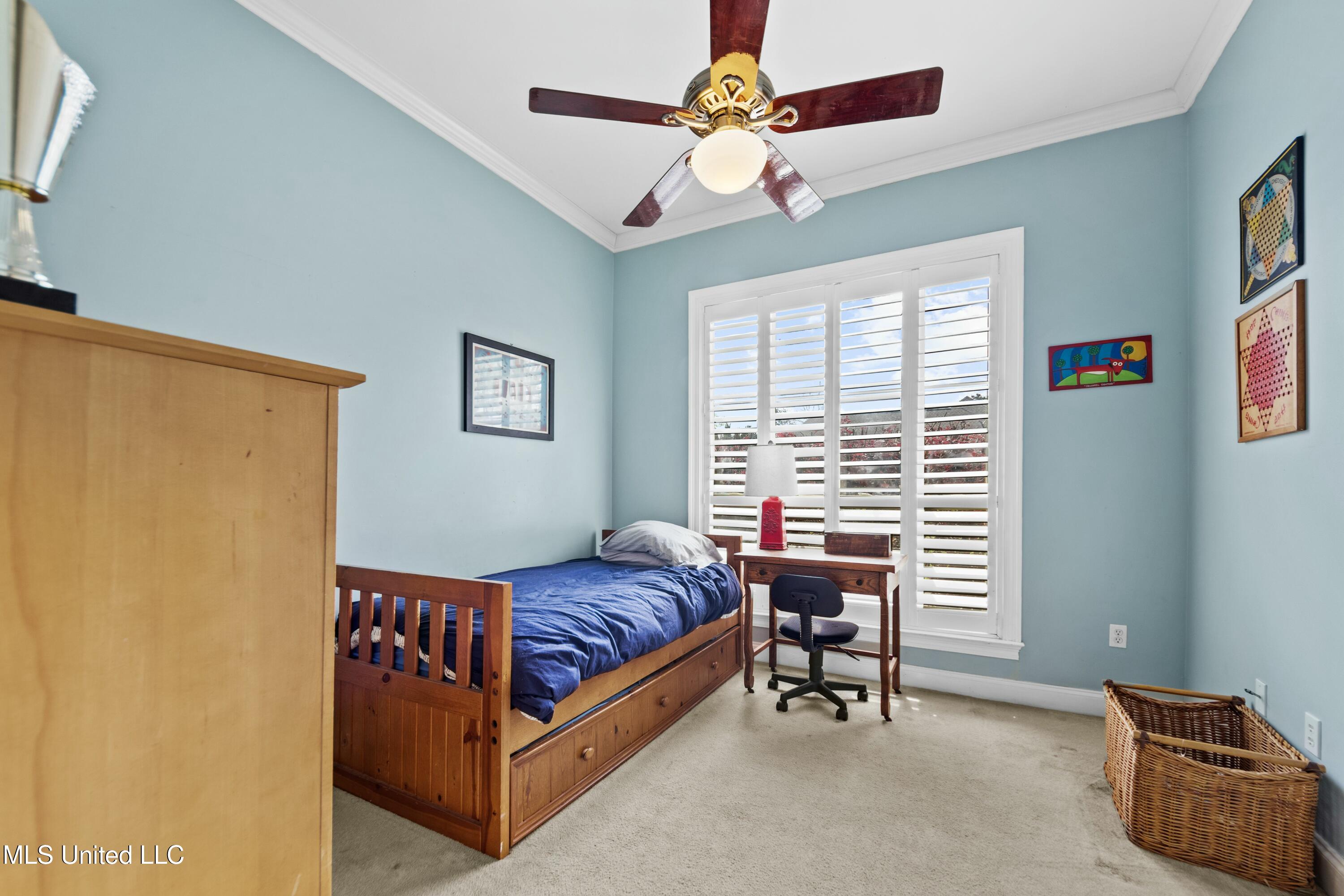 2032 Englewood Drive Property Photo 13