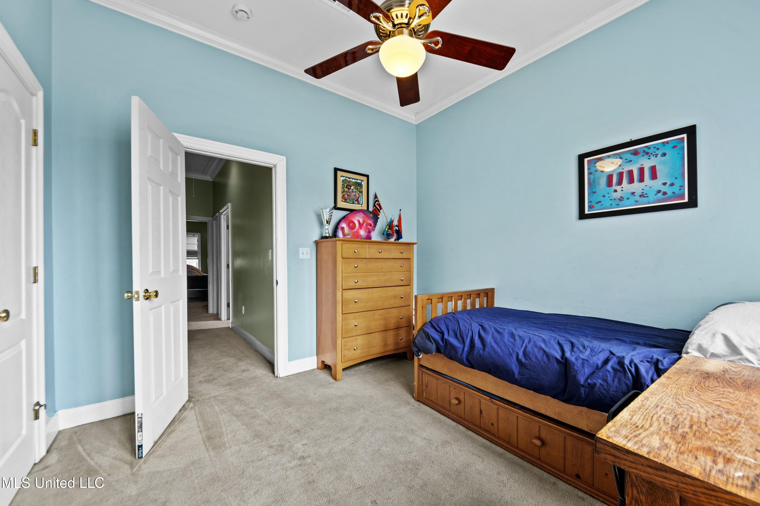 2032 Englewood Drive Property Photo 14