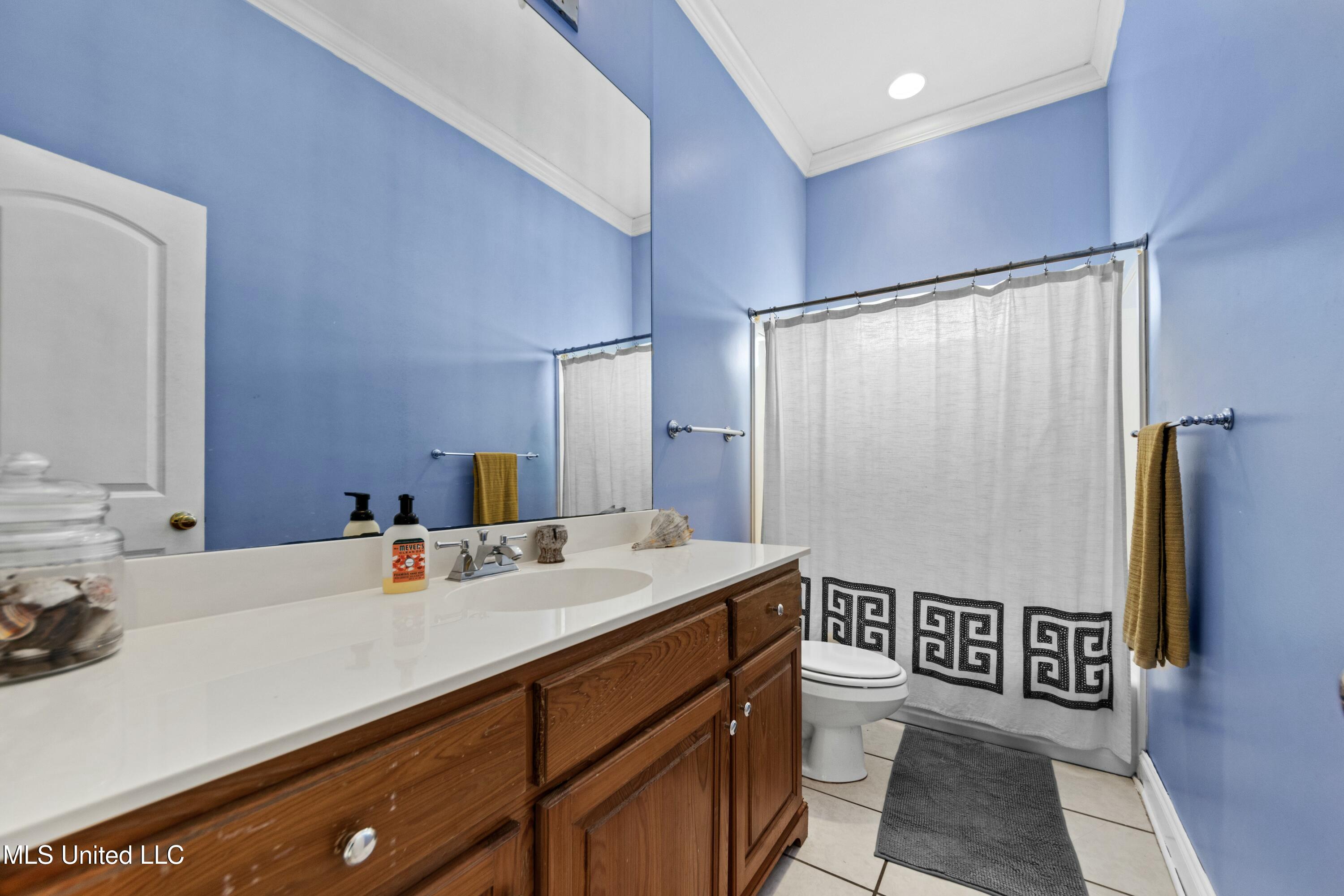 2032 Englewood Drive Property Photo 17