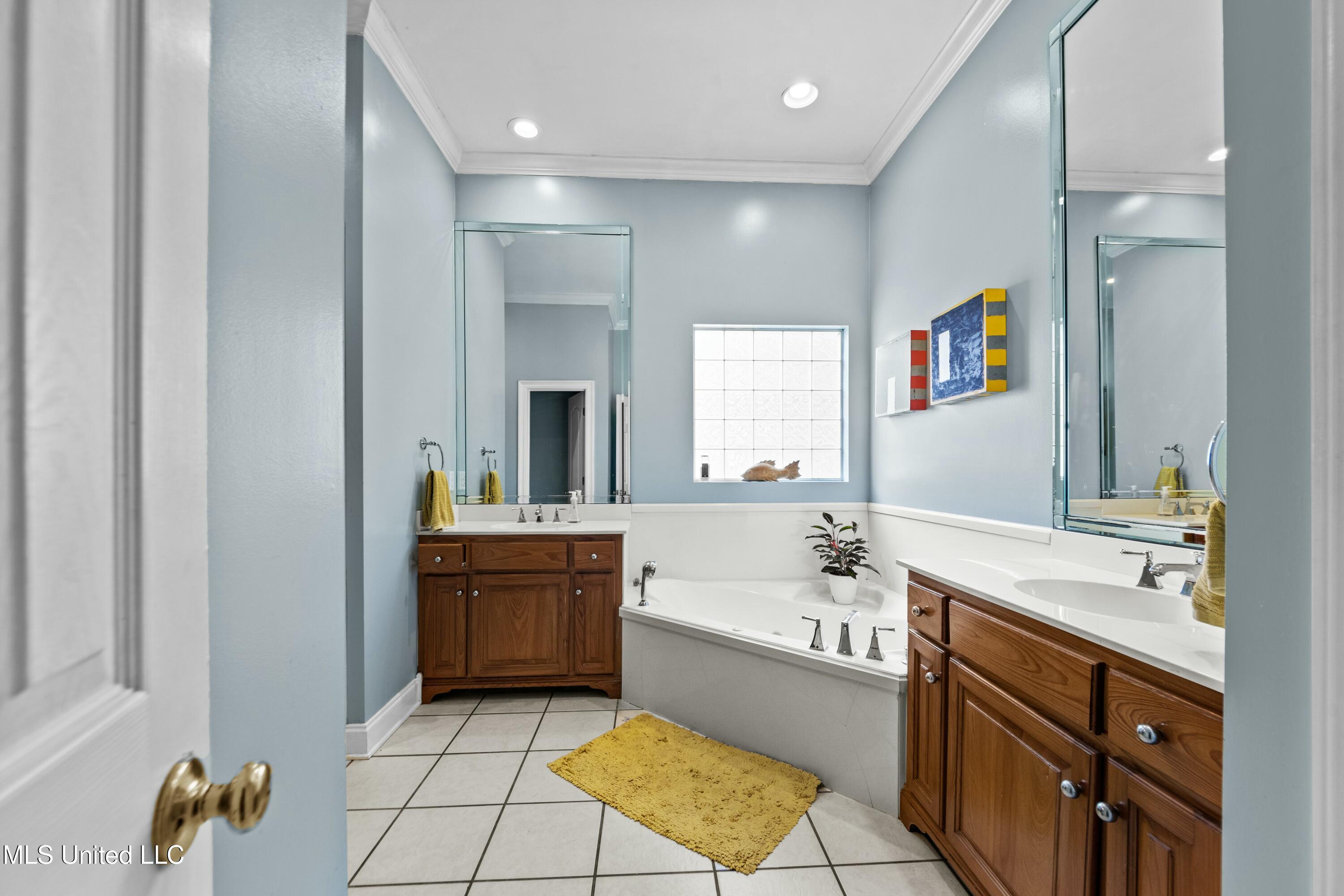 2032 Englewood Drive Property Photo 22