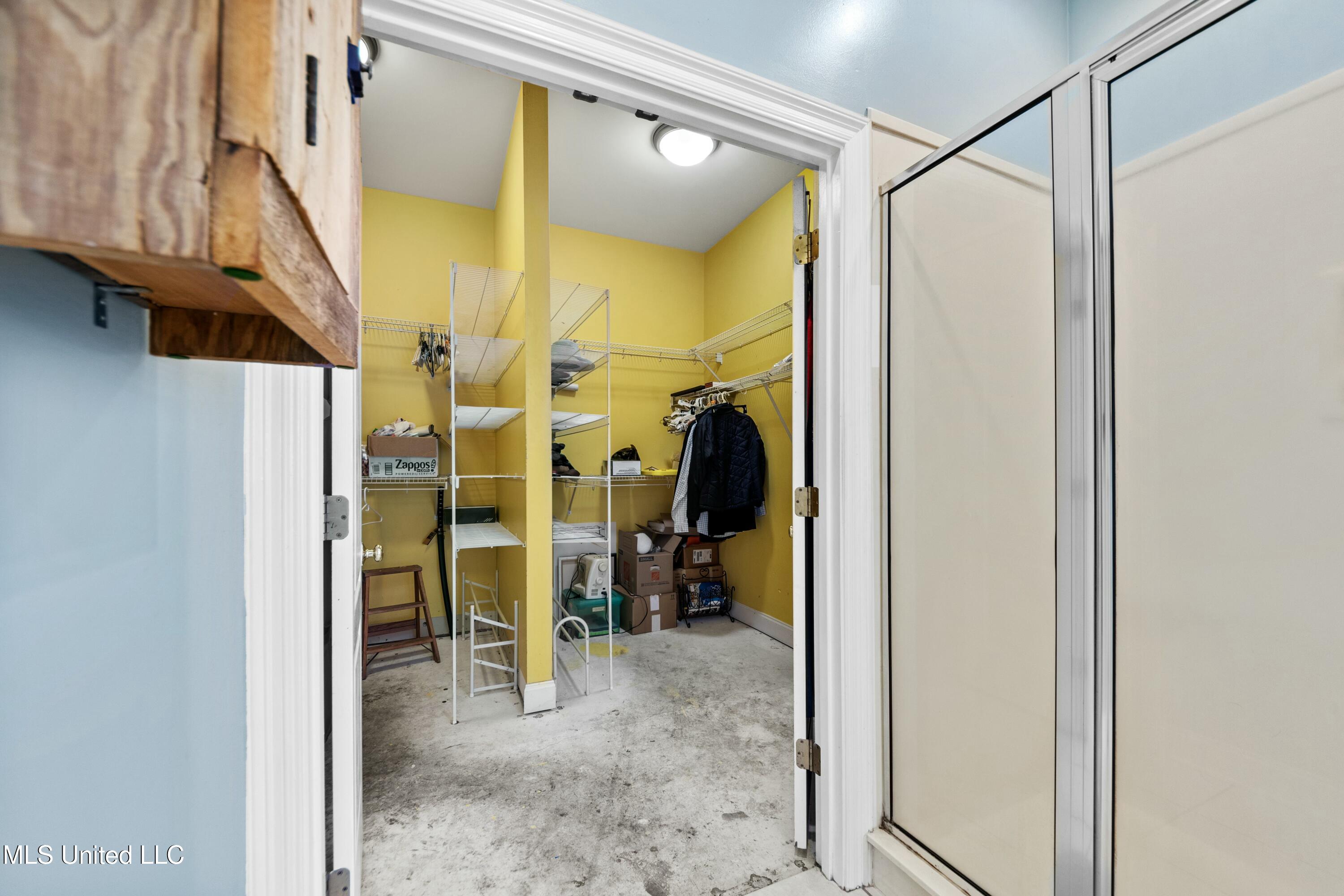 2032 Englewood Drive Property Photo 24