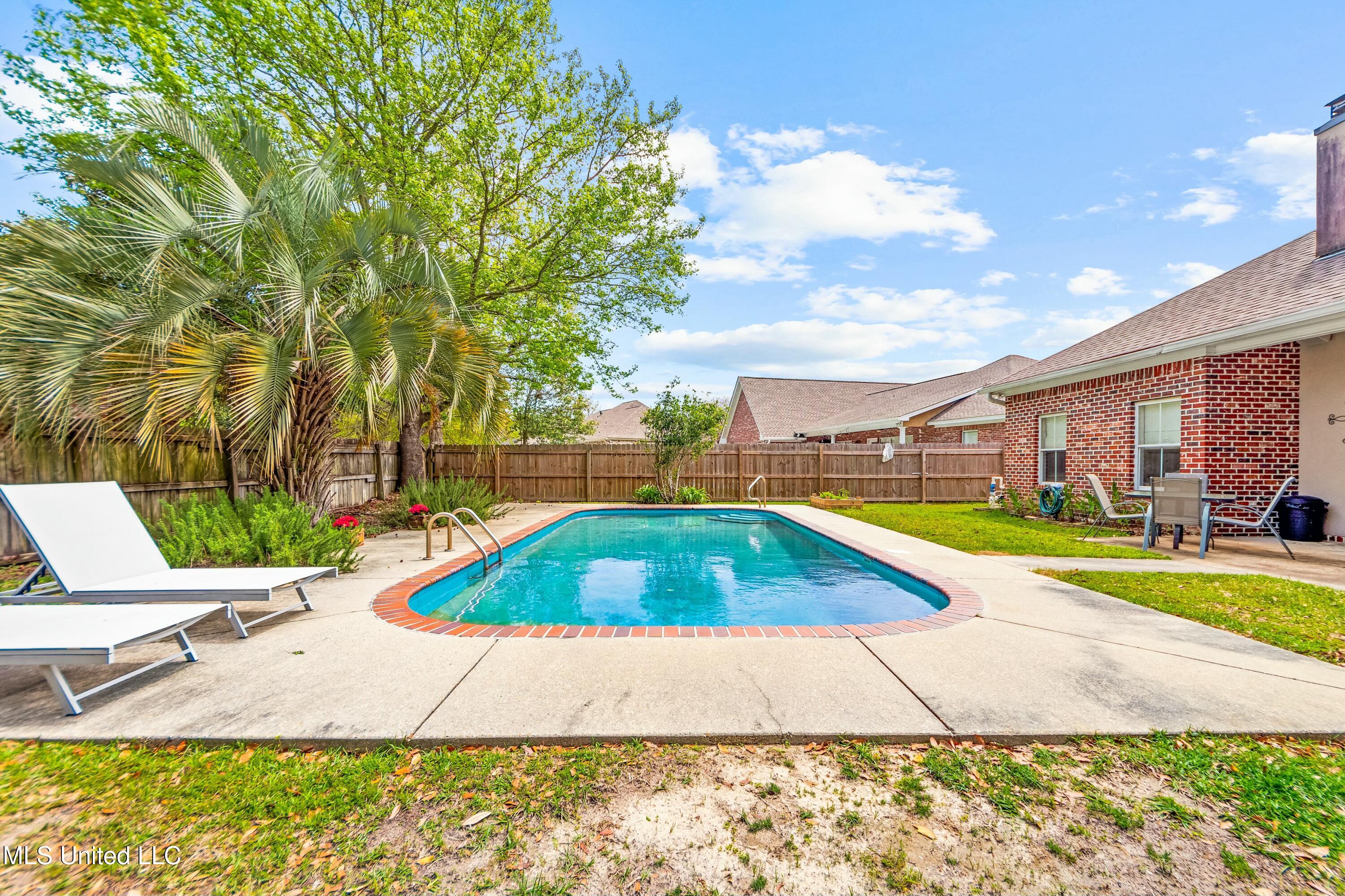 2032 Englewood Drive Property Photo 28