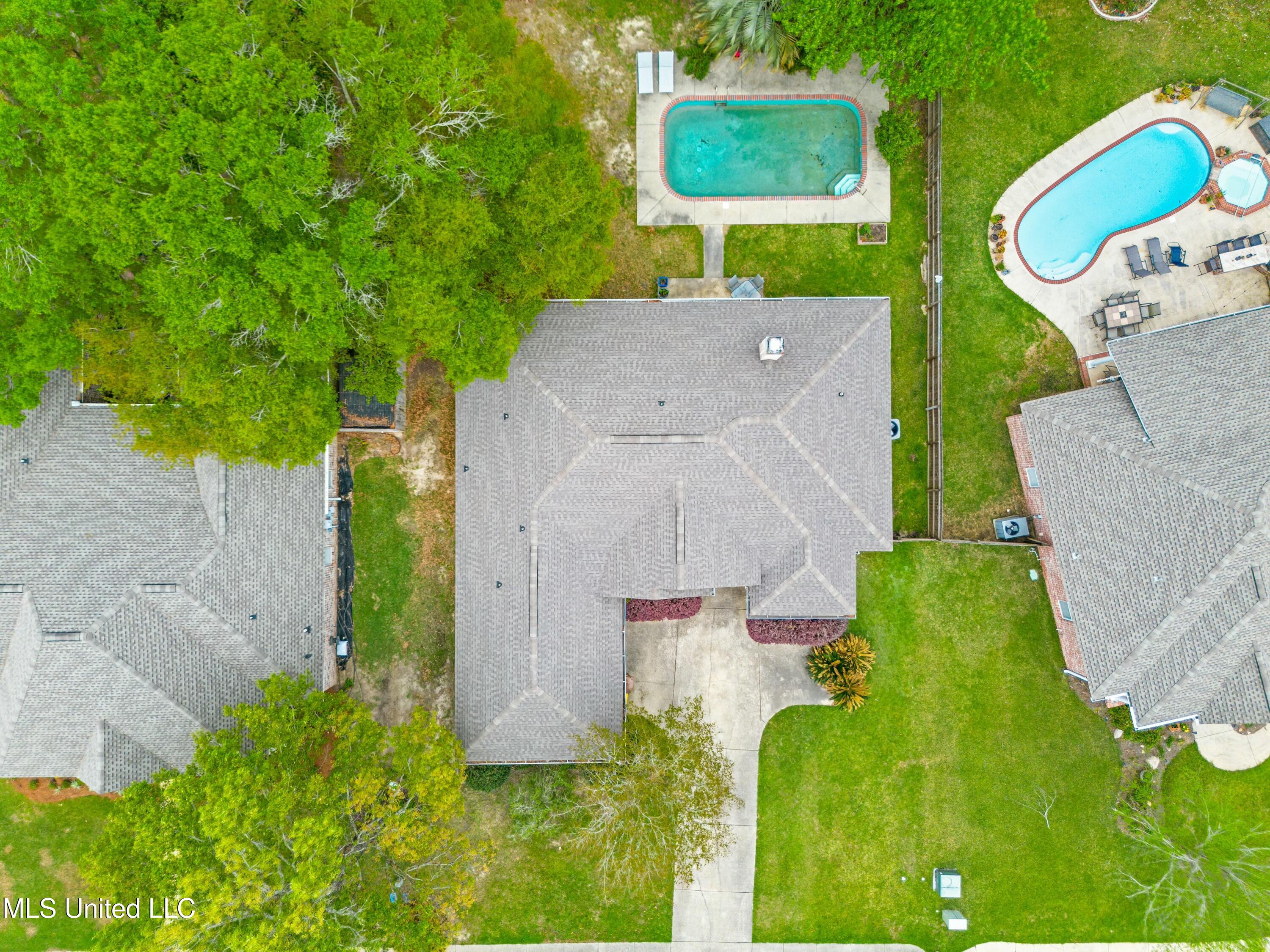 2032 Englewood Drive Property Photo 29