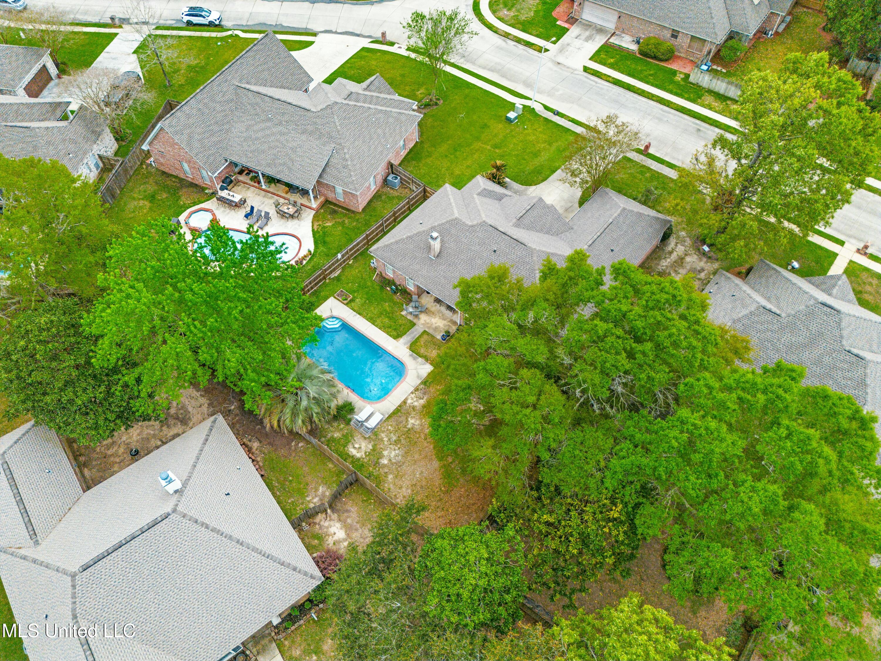 2032 Englewood Drive Property Photo 30