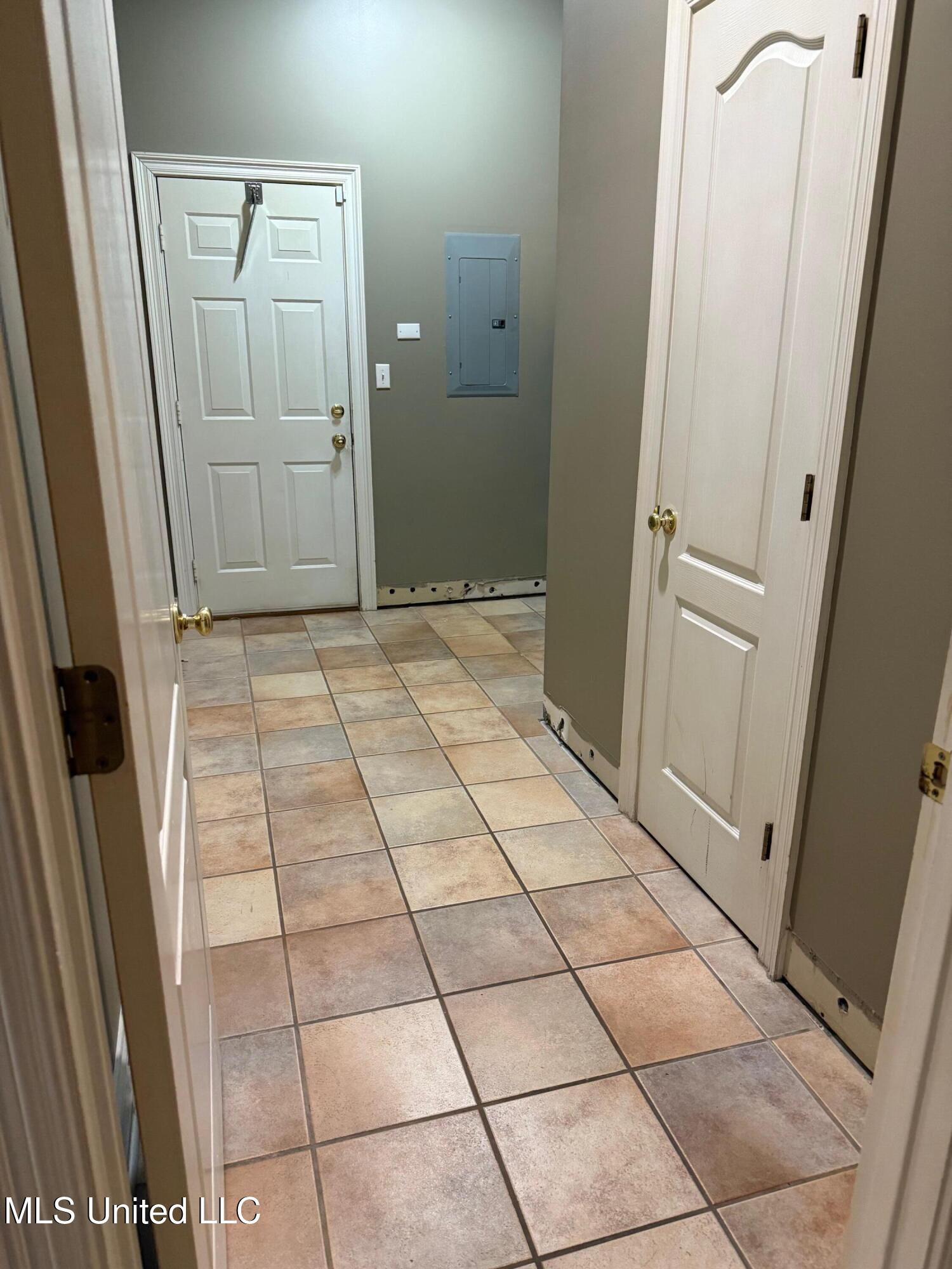 2032 Englewood Drive Property Photo 32