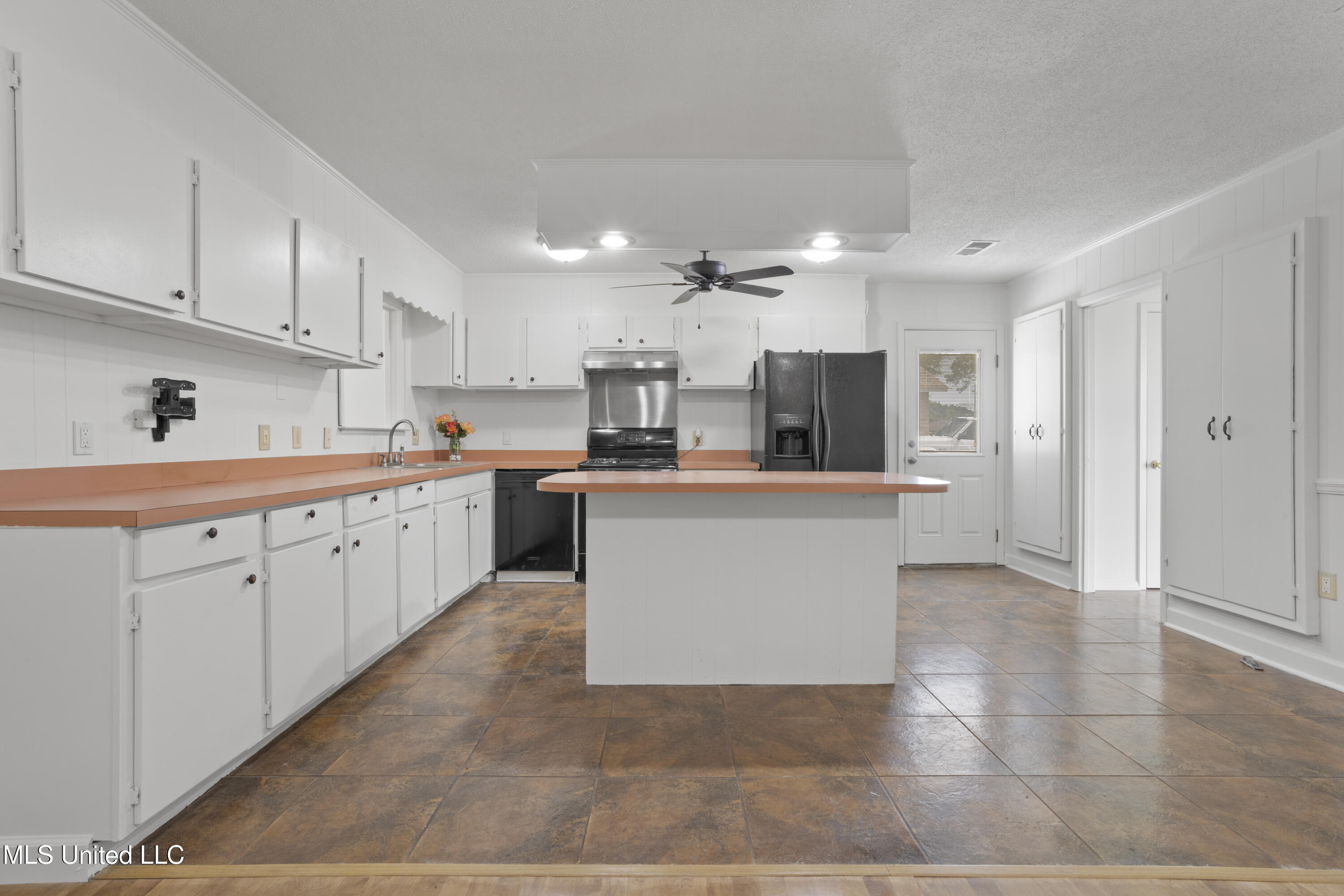 2 Lexington Place Property Photo 10