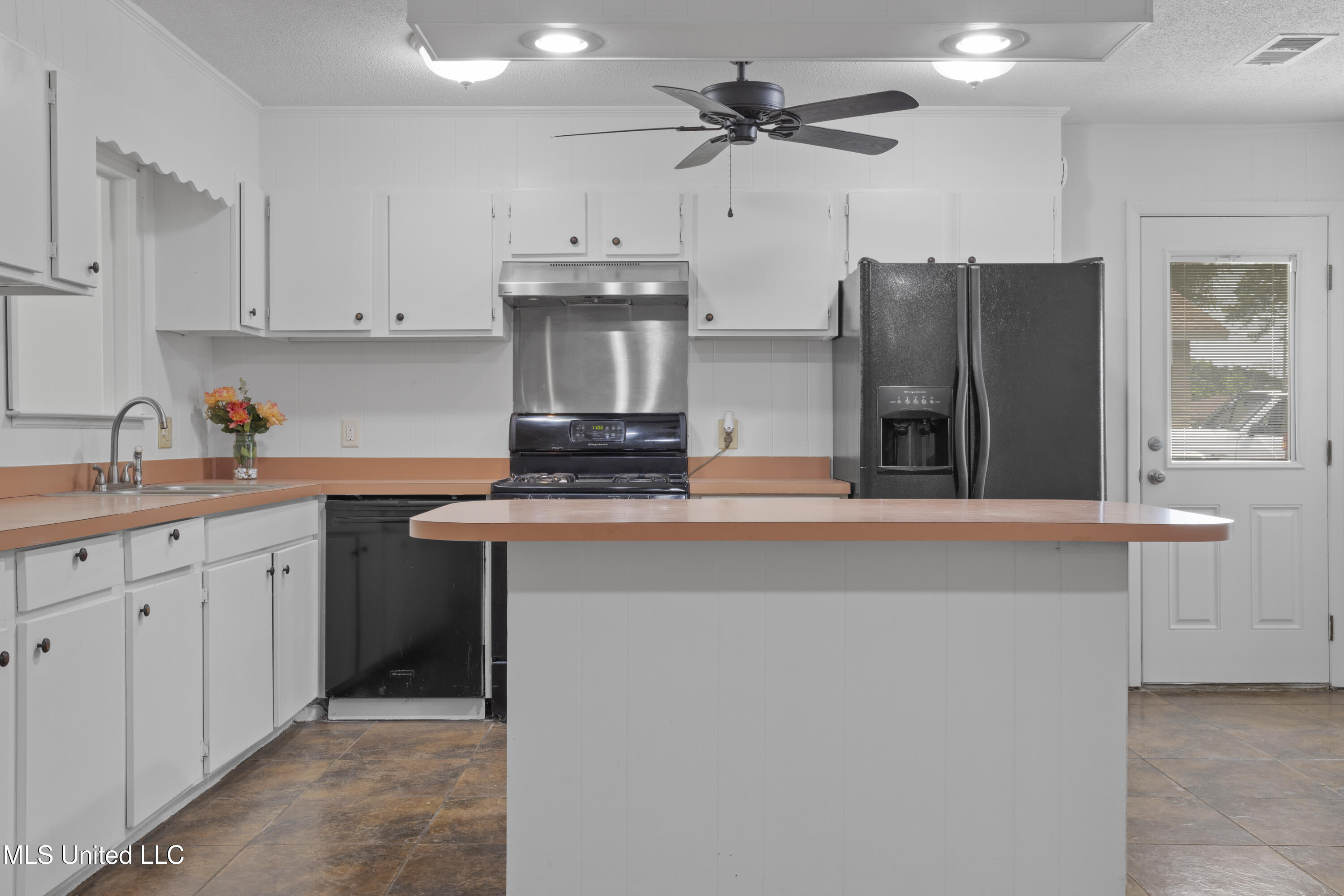 2 Lexington Place Property Photo 11