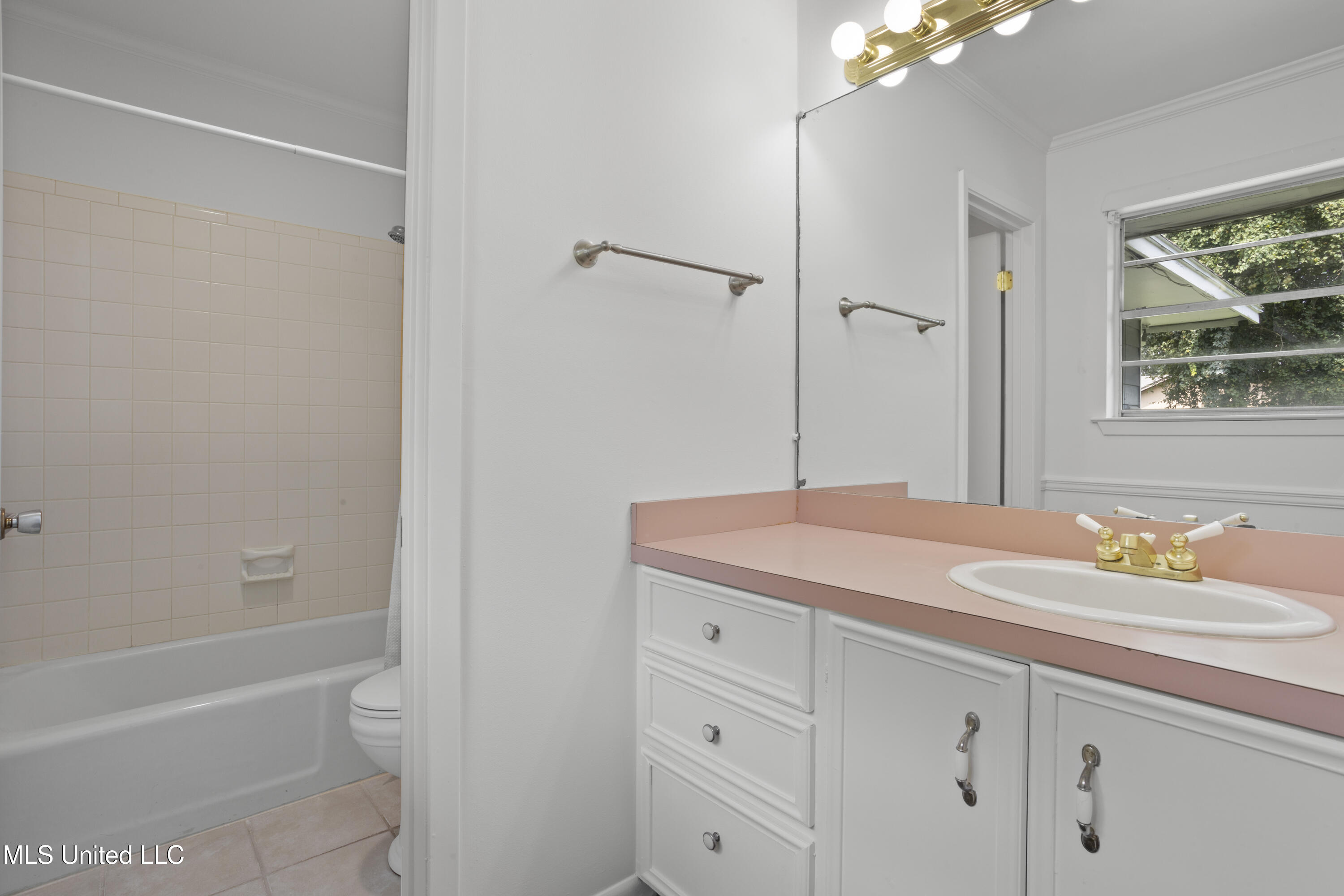 2 Lexington Place Property Photo 23