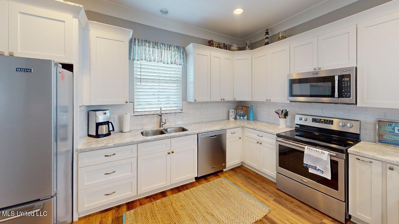 1215 Ocean View Drive Property Photo 4