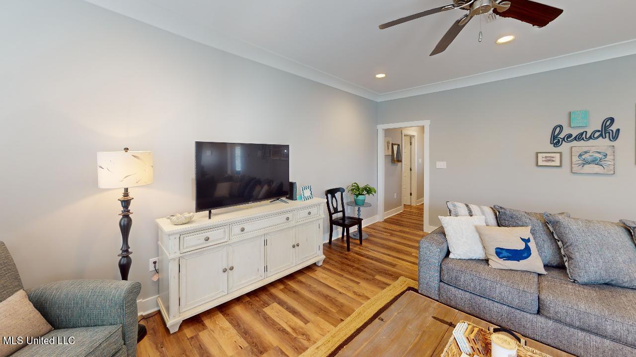 1215 Ocean View Drive Property Photo 8