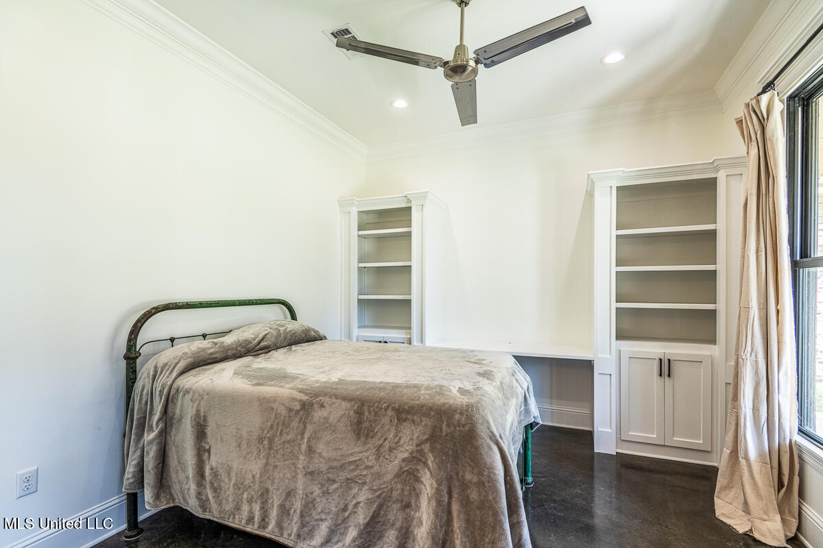 29 Club Drive Property Photo 14