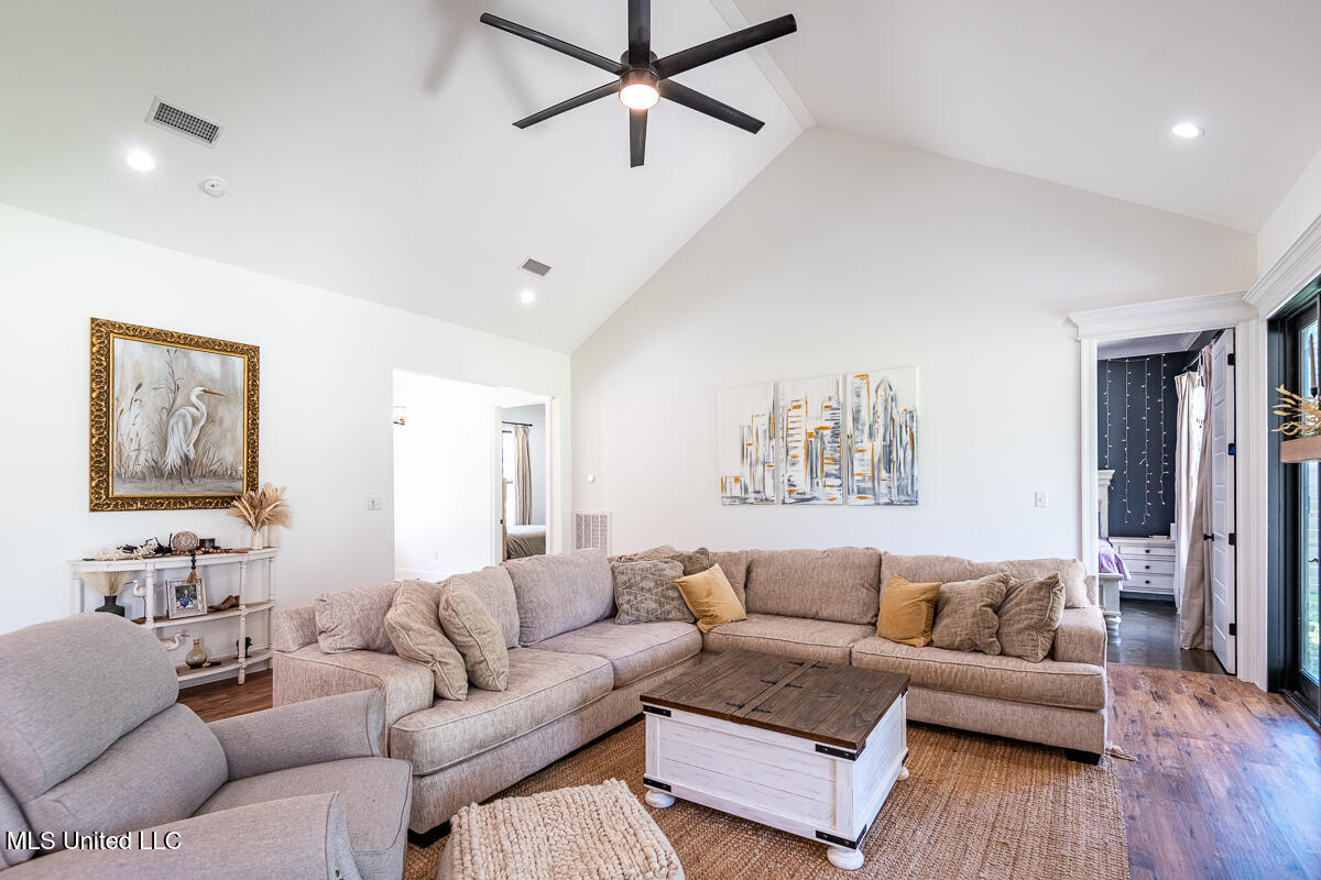 29 Club Drive Property Photo 27