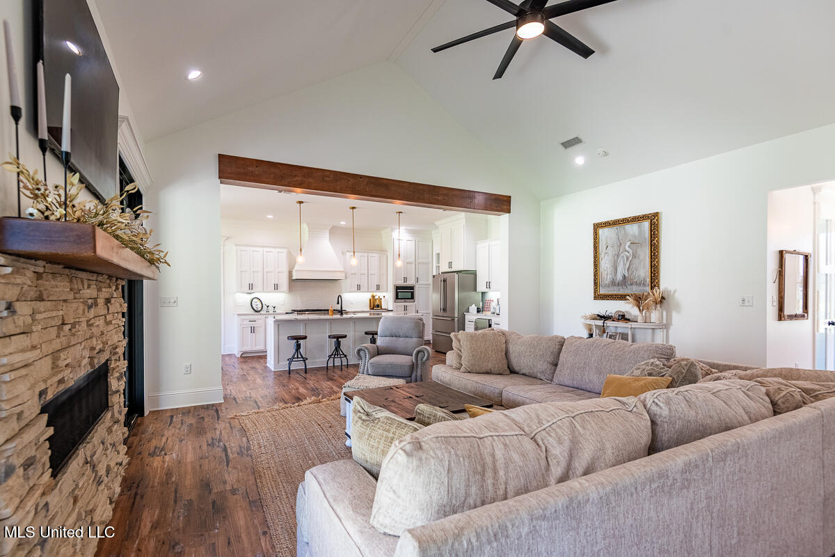 29 Club Drive Property Photo 30