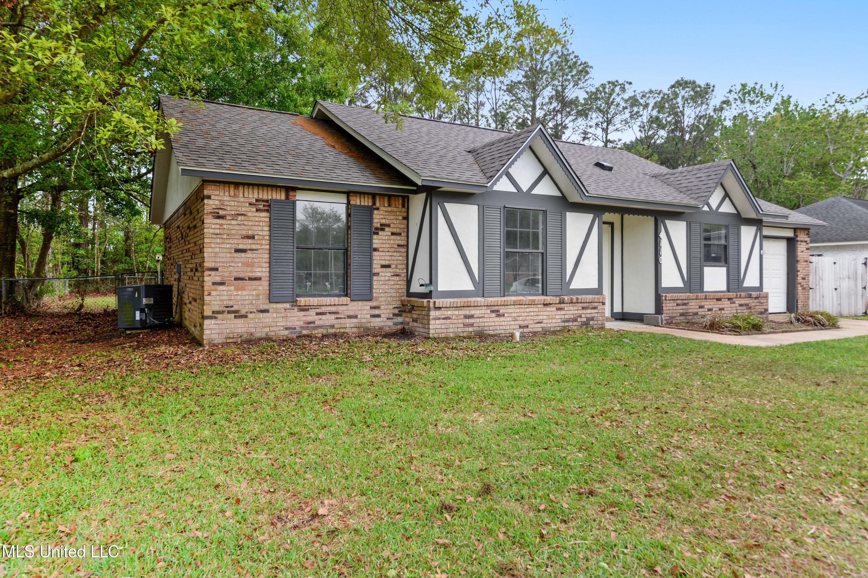 4110 Groveland Road Property Photo 2