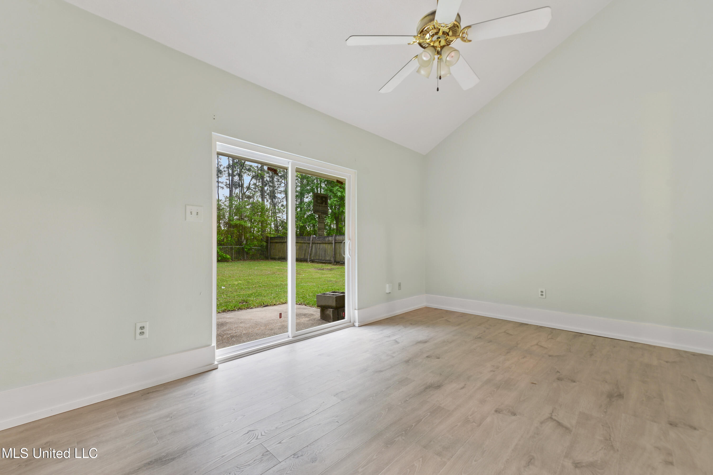 4110 Groveland Road Property Photo 3